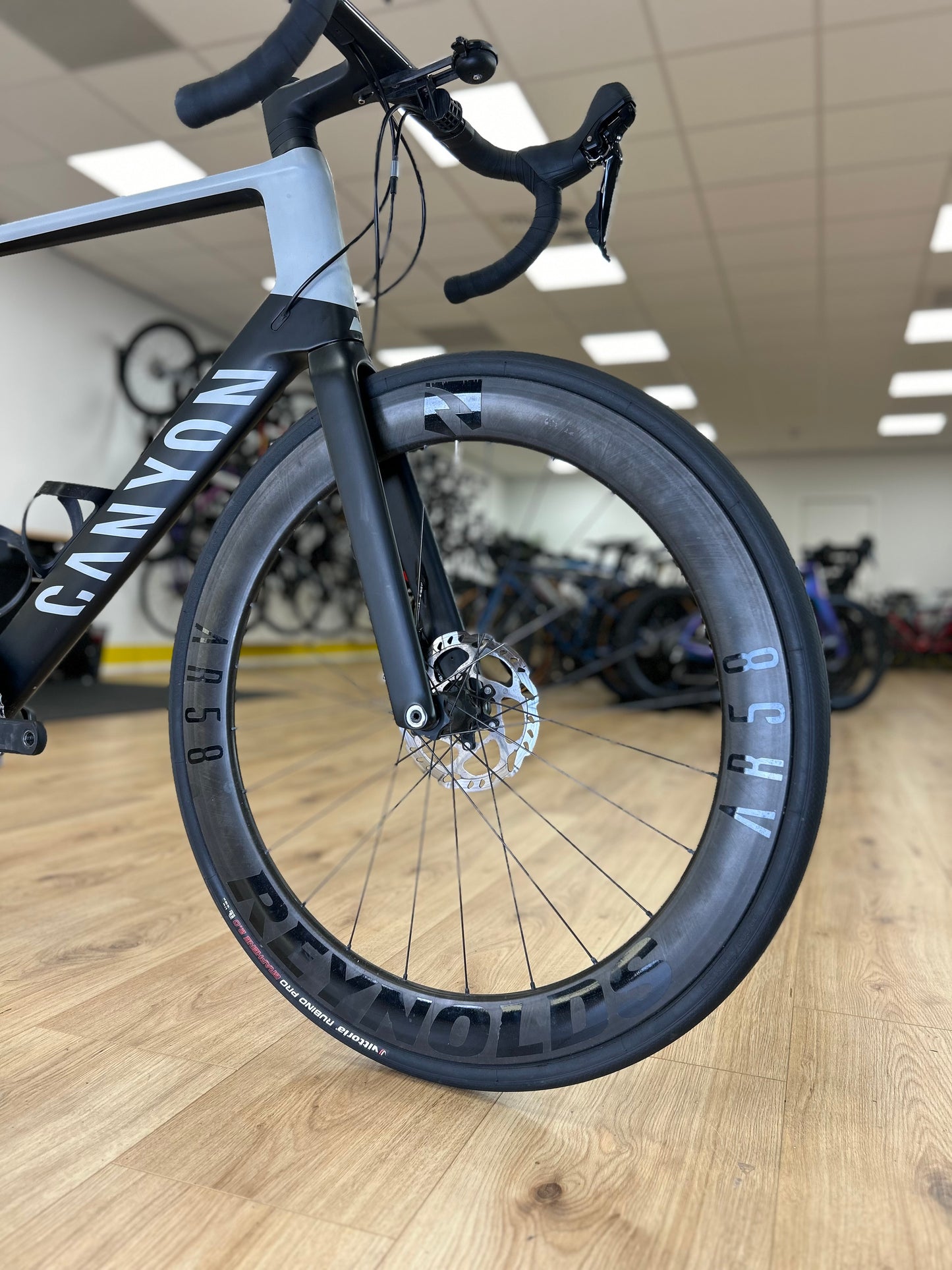 XXL Canyon Aeroad Carbon Disc Road Bike