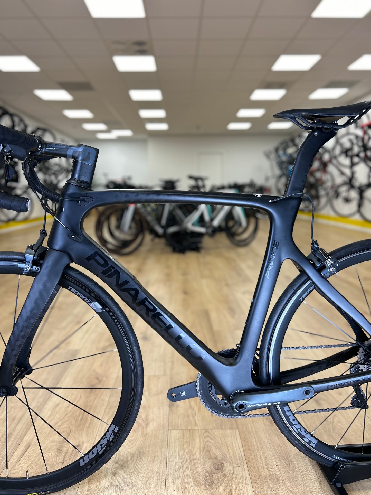 500km Pinarello Prince Carbon Racefiets