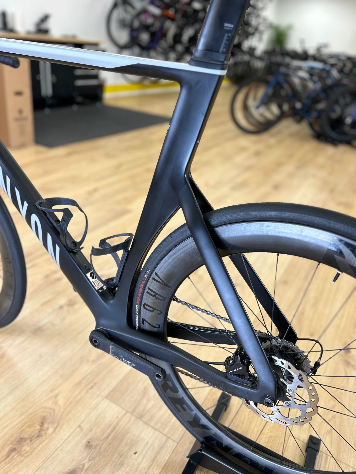 XXL Canyon Aeroad Carbon Disc Road Bike