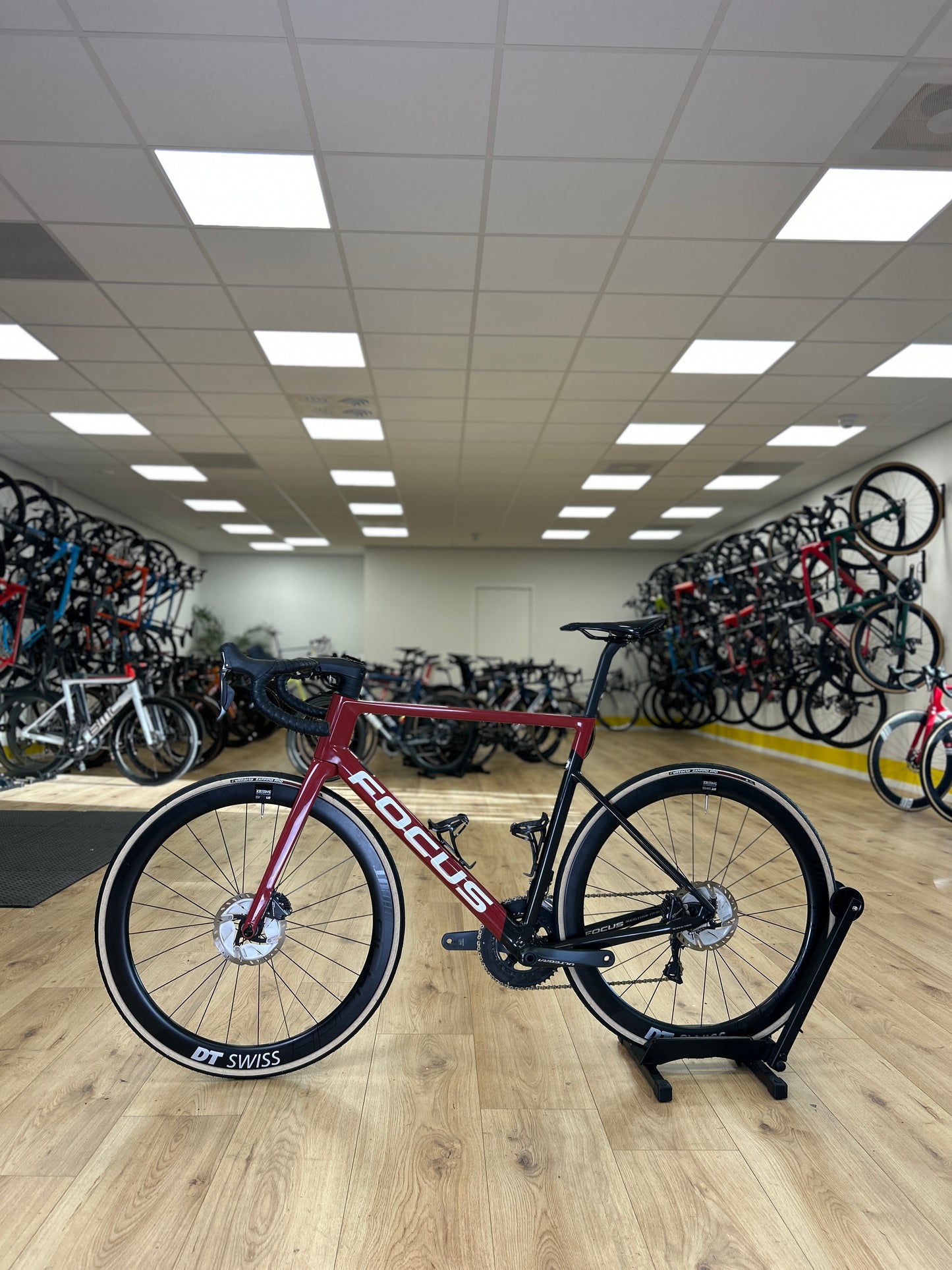 Focus Izalco Max 9.8 Di2 Carbon Racefiets