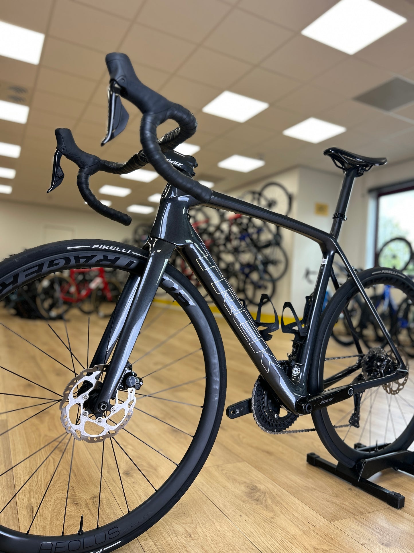 250km Trek Émonda SL6 Di2 Carbon Racefiets