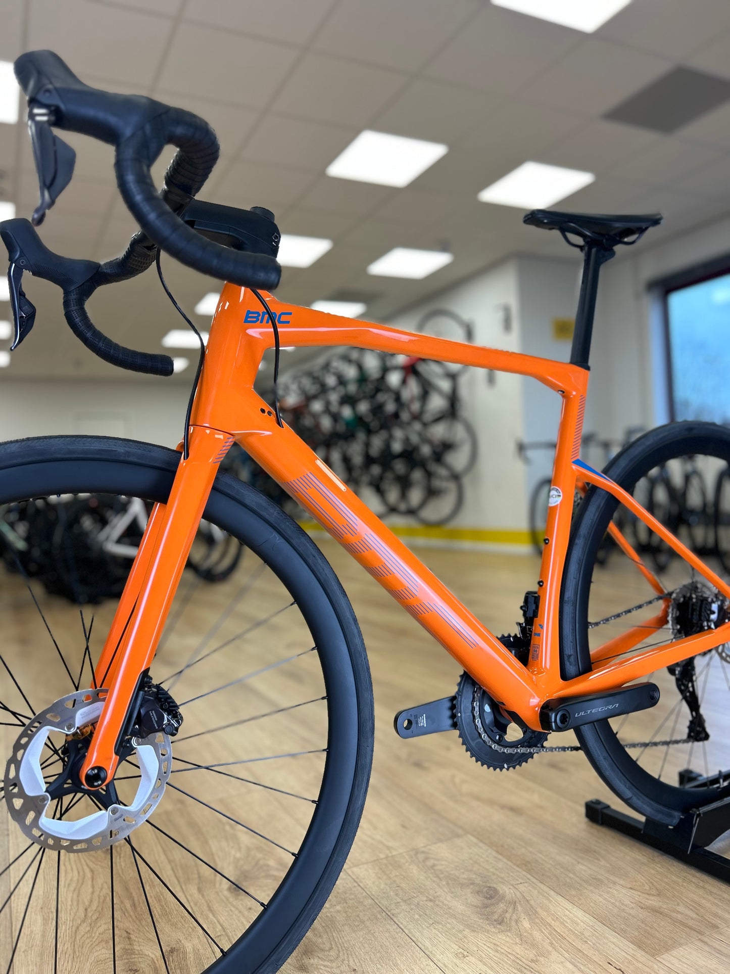 NIEUW BMC RoadMachine One Di2 Carbon Disc Racefiets