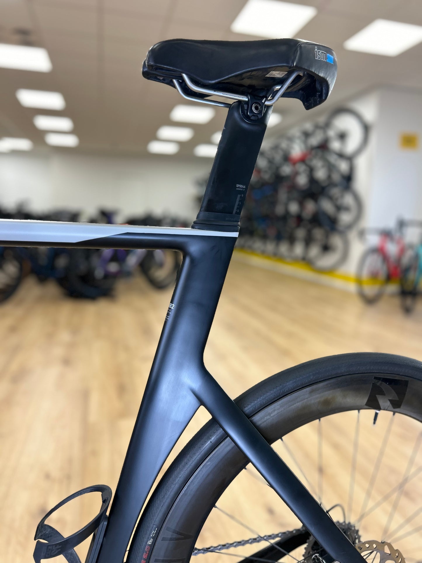 XXL Canyon Aeroad Carbon Disc Road Bike