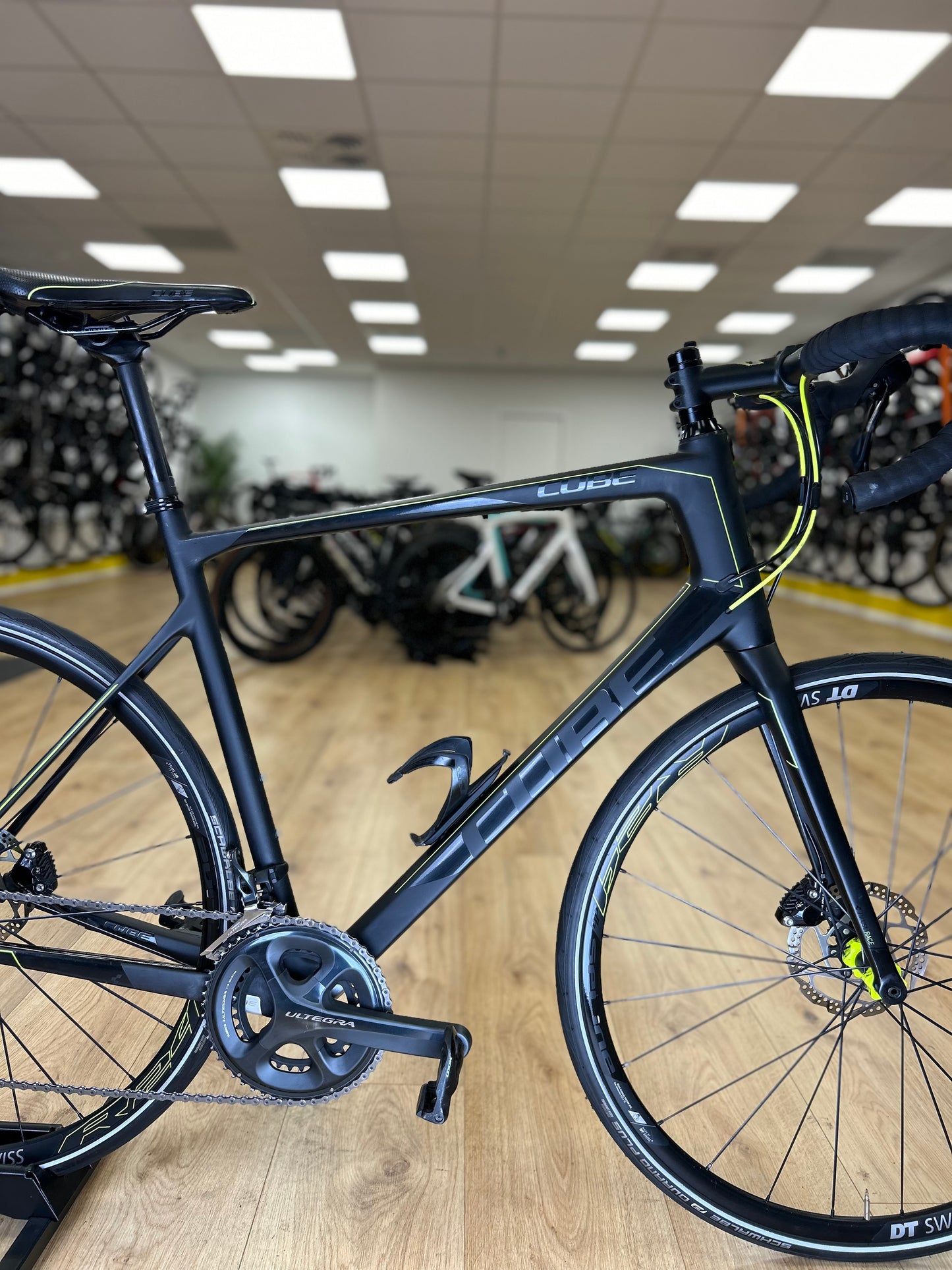 Cube Attain Carbon Disc Racefiets
