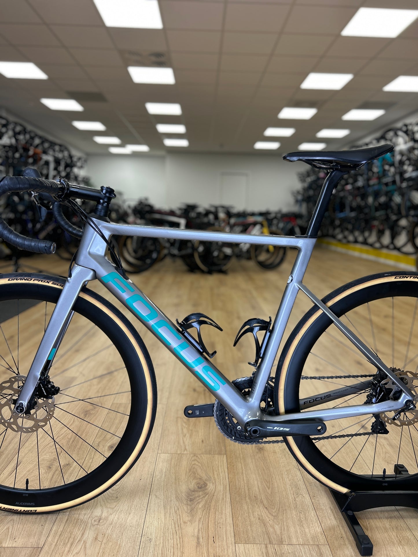 Focus Izalco MAX Disc 8.7 Carbon Racefiets