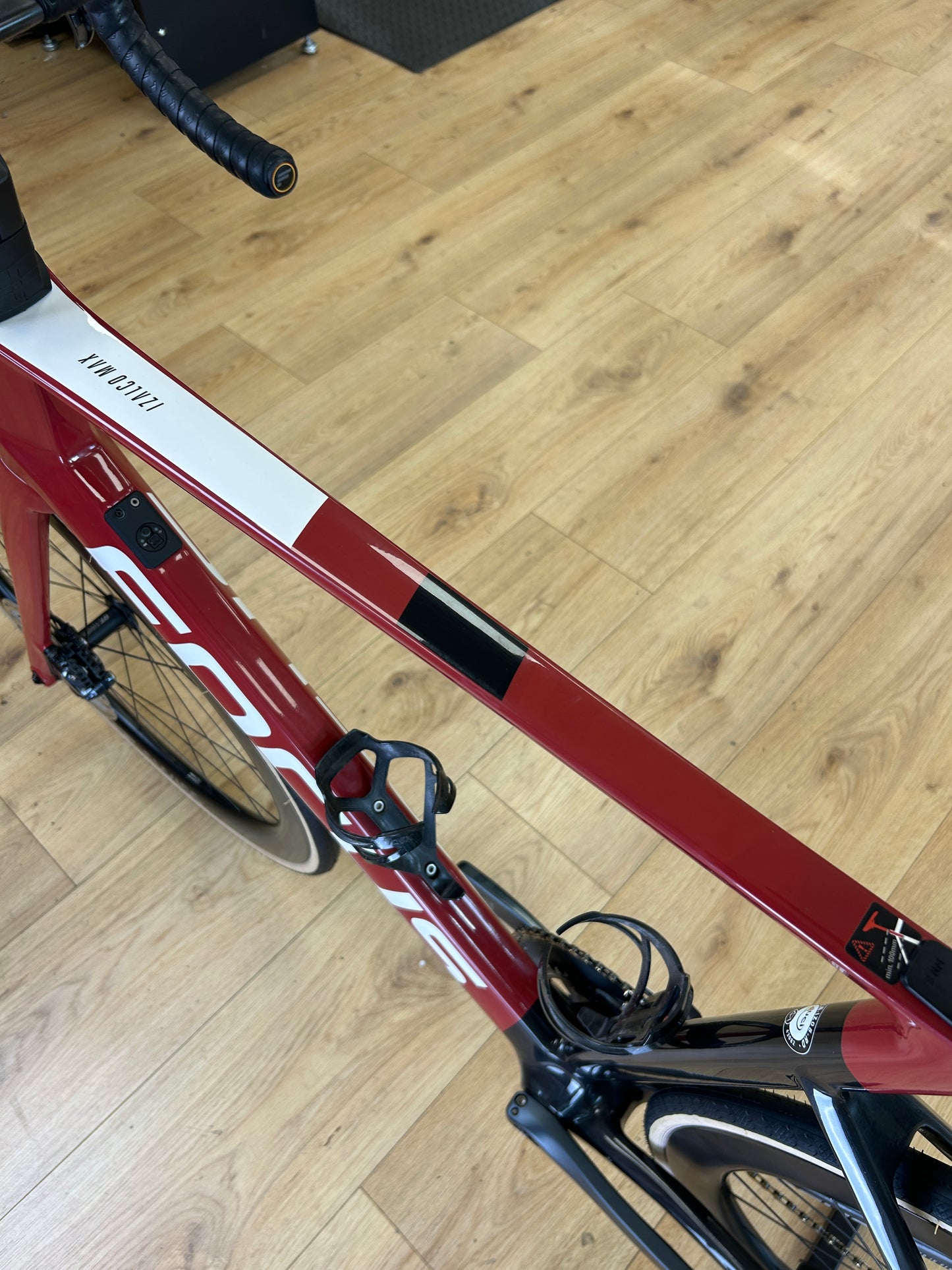 Focus Izalco Max 9.8 Di2 Carbon Racefiets