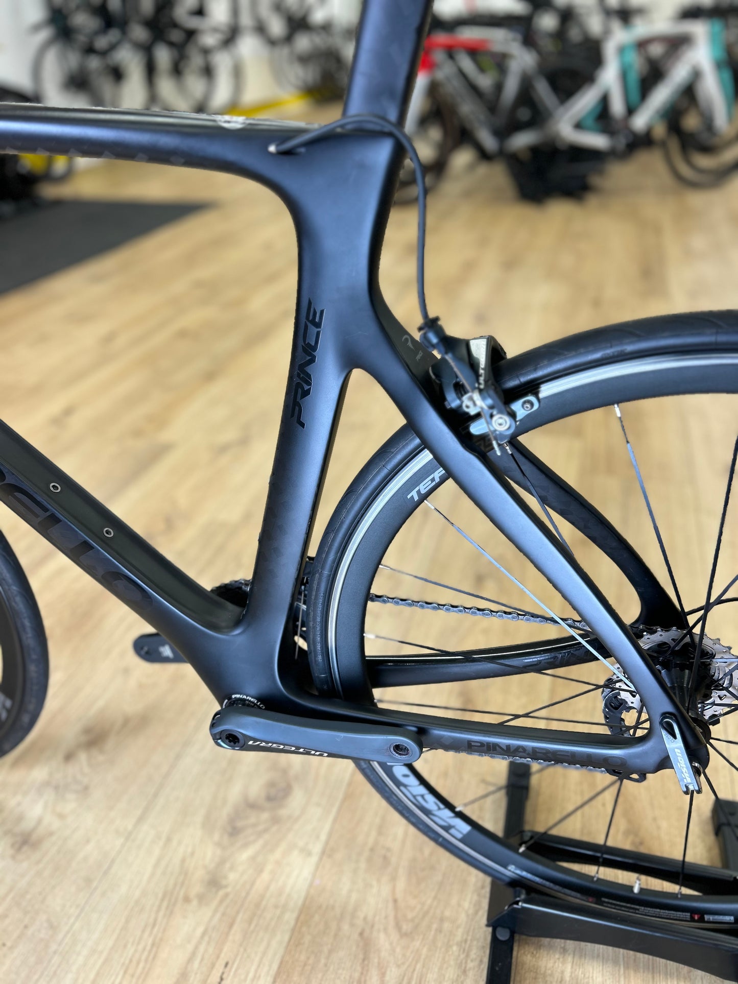 500km Pinarello Prince Carbon Racefiets