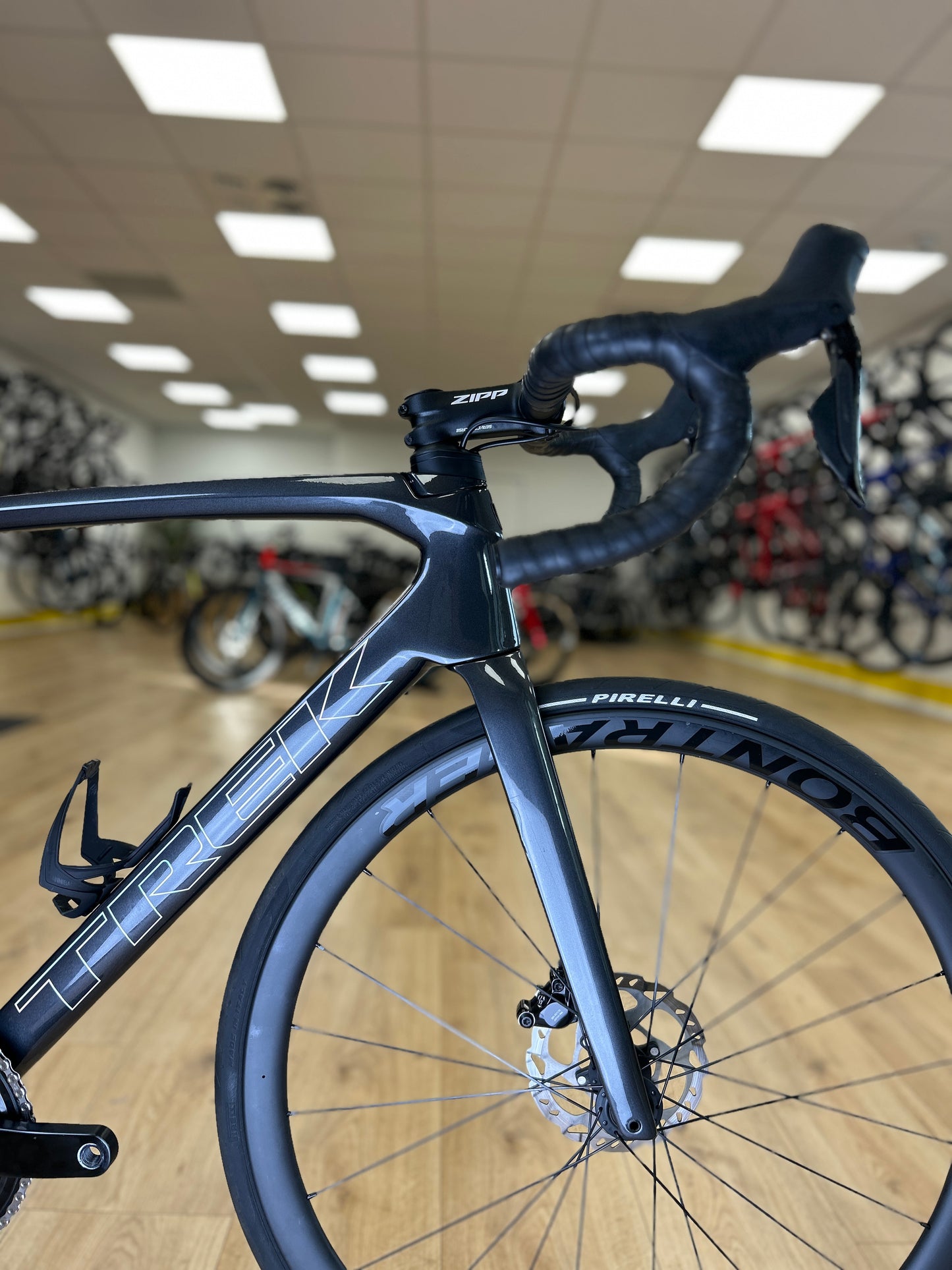 250km Trek Émonda SL6 Di2 Carbon Racefiets