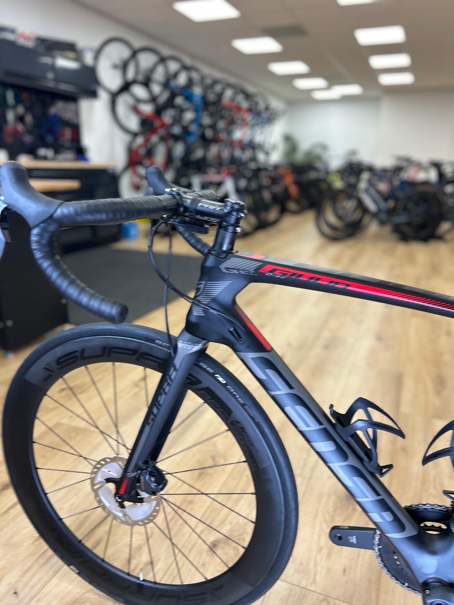 SHOWROOM MODEL Sensa Guilia G2 Di2 Carbon Racefiets