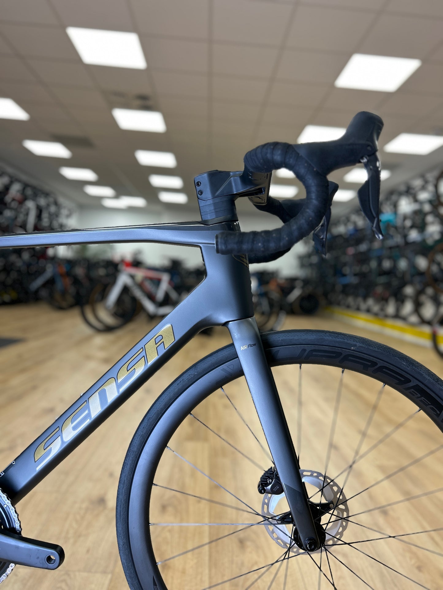 0km Showroom Model Sensa Giulia GF Di2 Carbon Racefiets