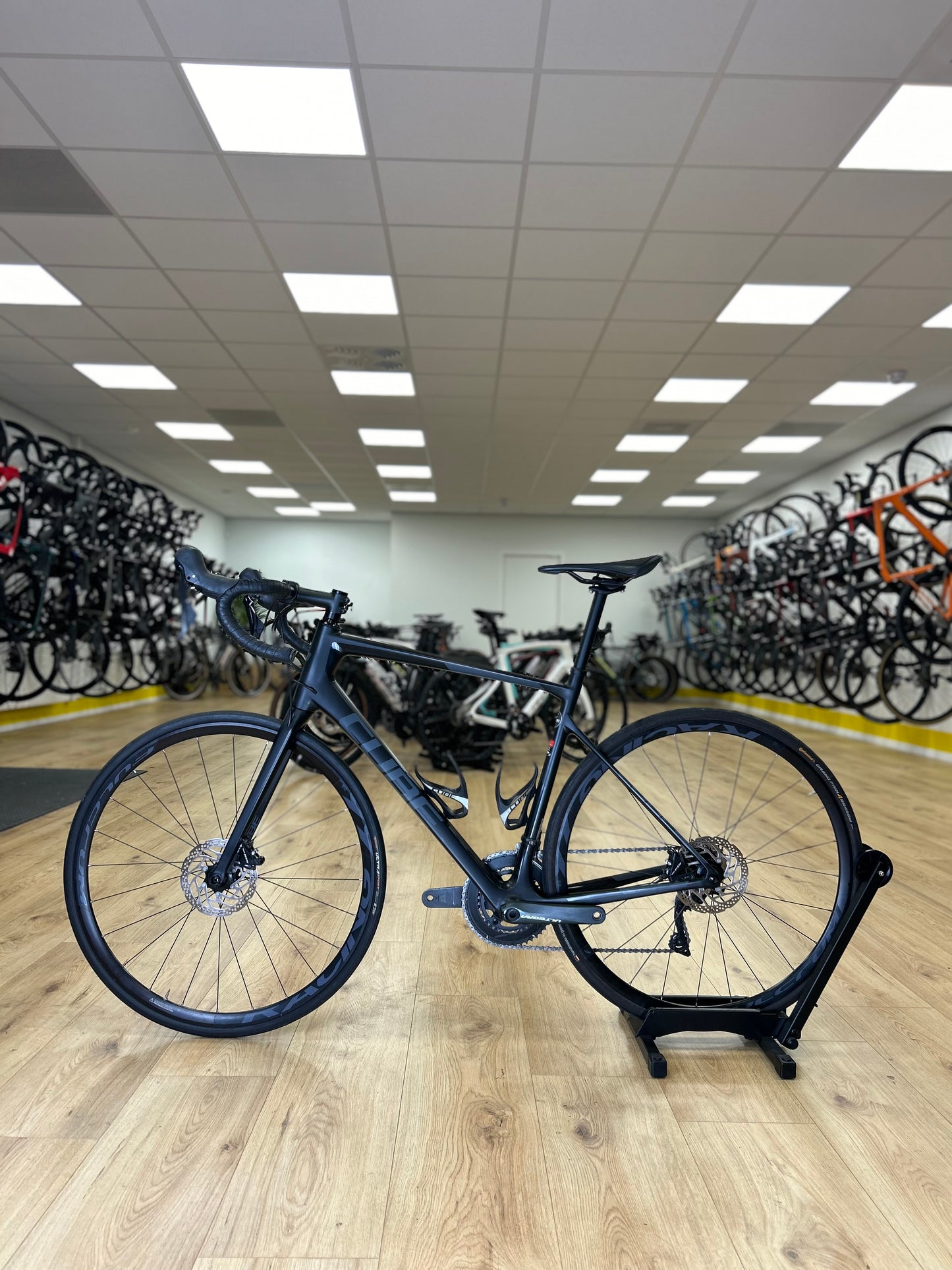 Cube Attain Carbon Disc Racefiets
