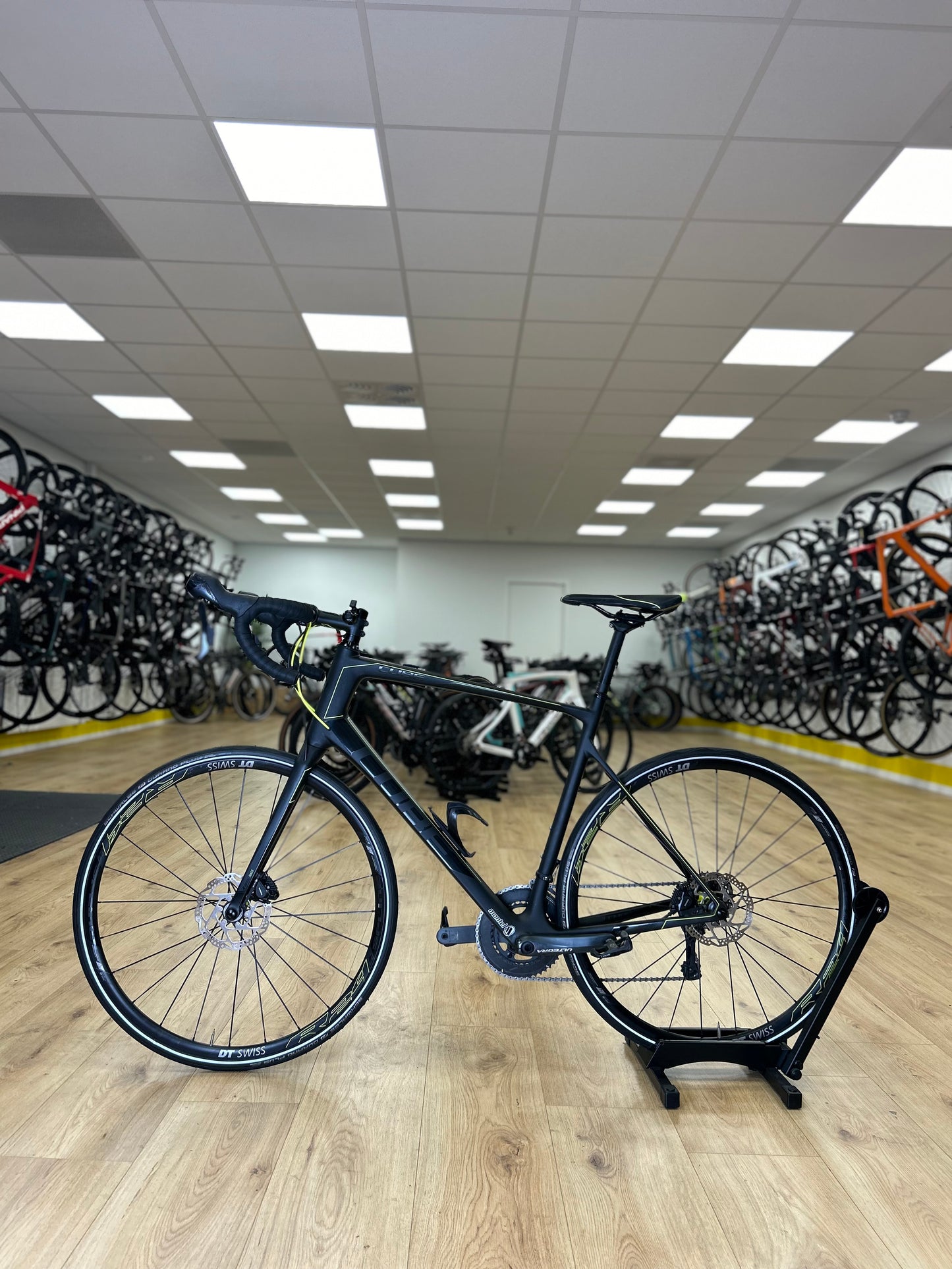 Cube Attain Carbon Disc Racefiets