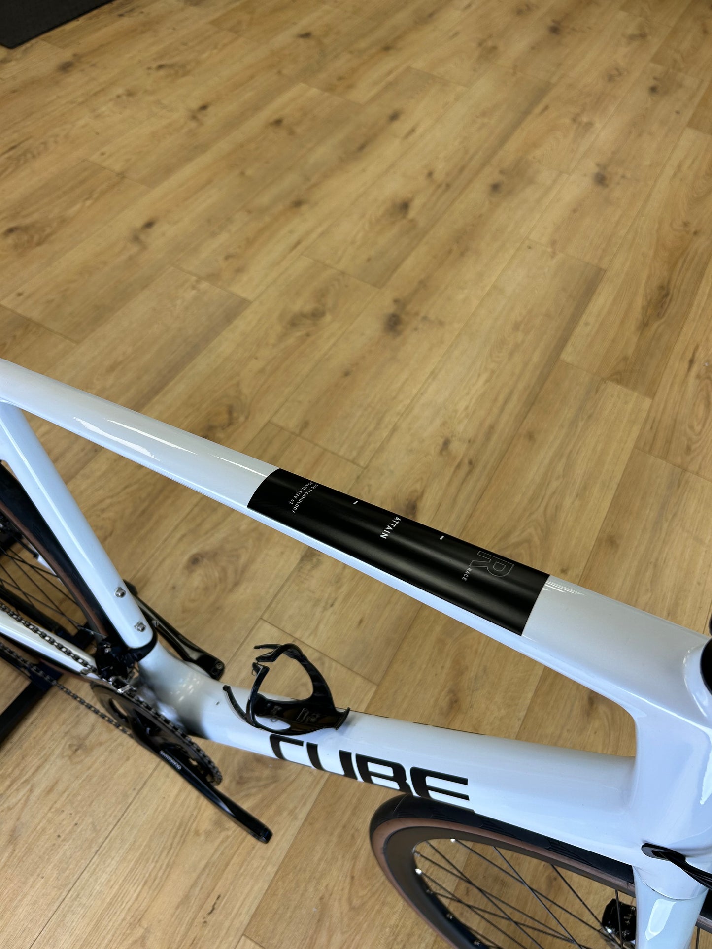 Cube Attain Carbon Disc Racefiets