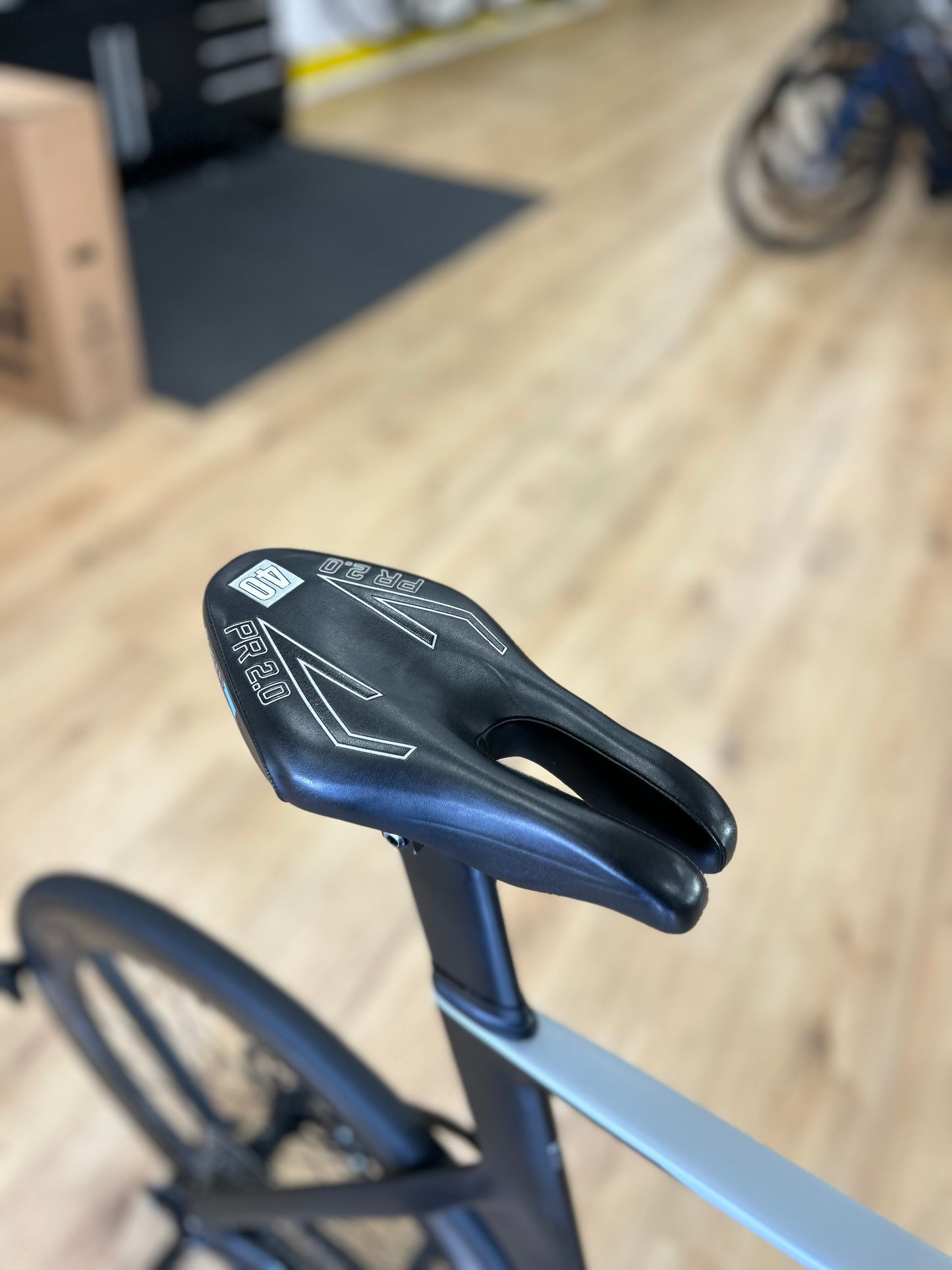 XXL Canyon Aeroad Carbon Disc Road Bike