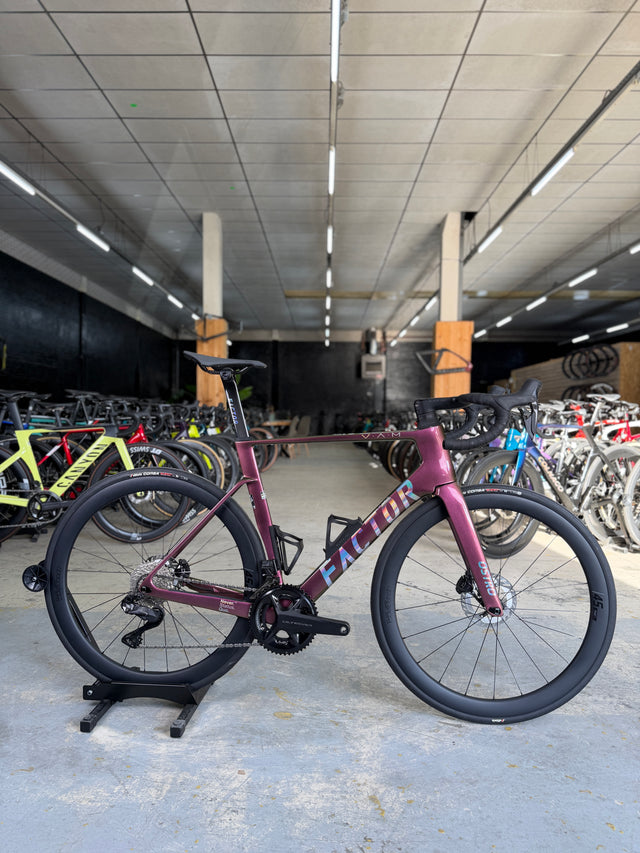 NIEUW Factor Ostro VAM Di2 Carbon Racefiets