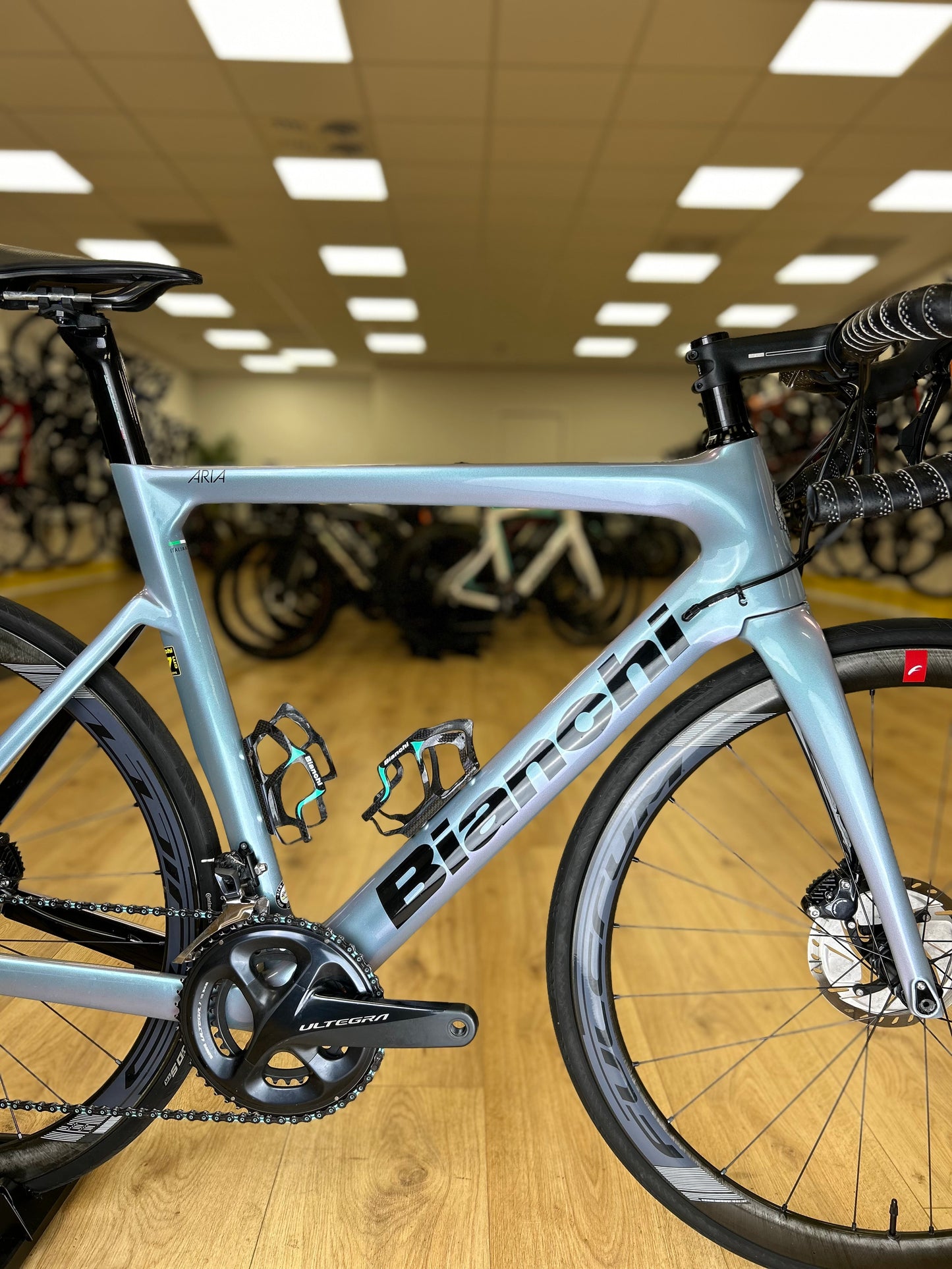 2500km Bianchi Aria Ultegra Carbon Disc Racefiets