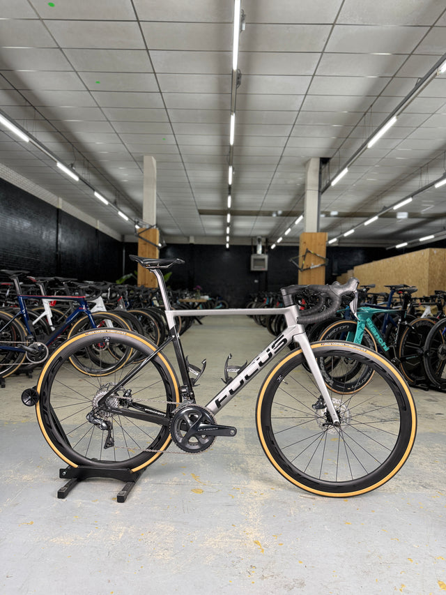 Focus Izalco Max 9.7 Di2 Carbon Racefiets