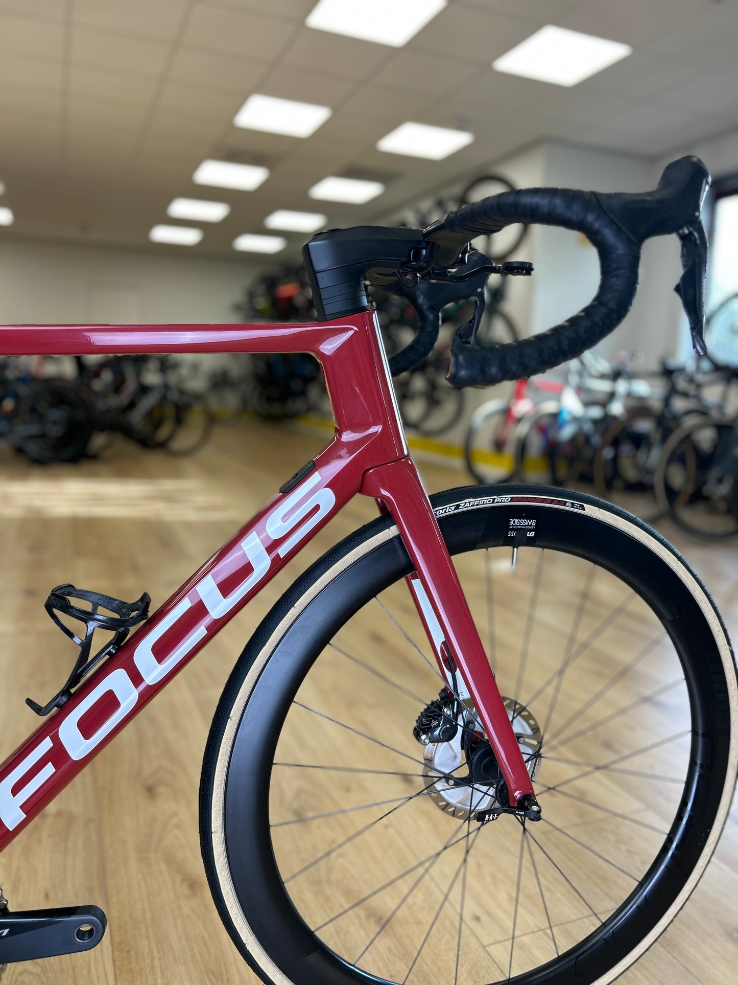Focus Izalco Max 9.8 Di2 Carbon Racefiets