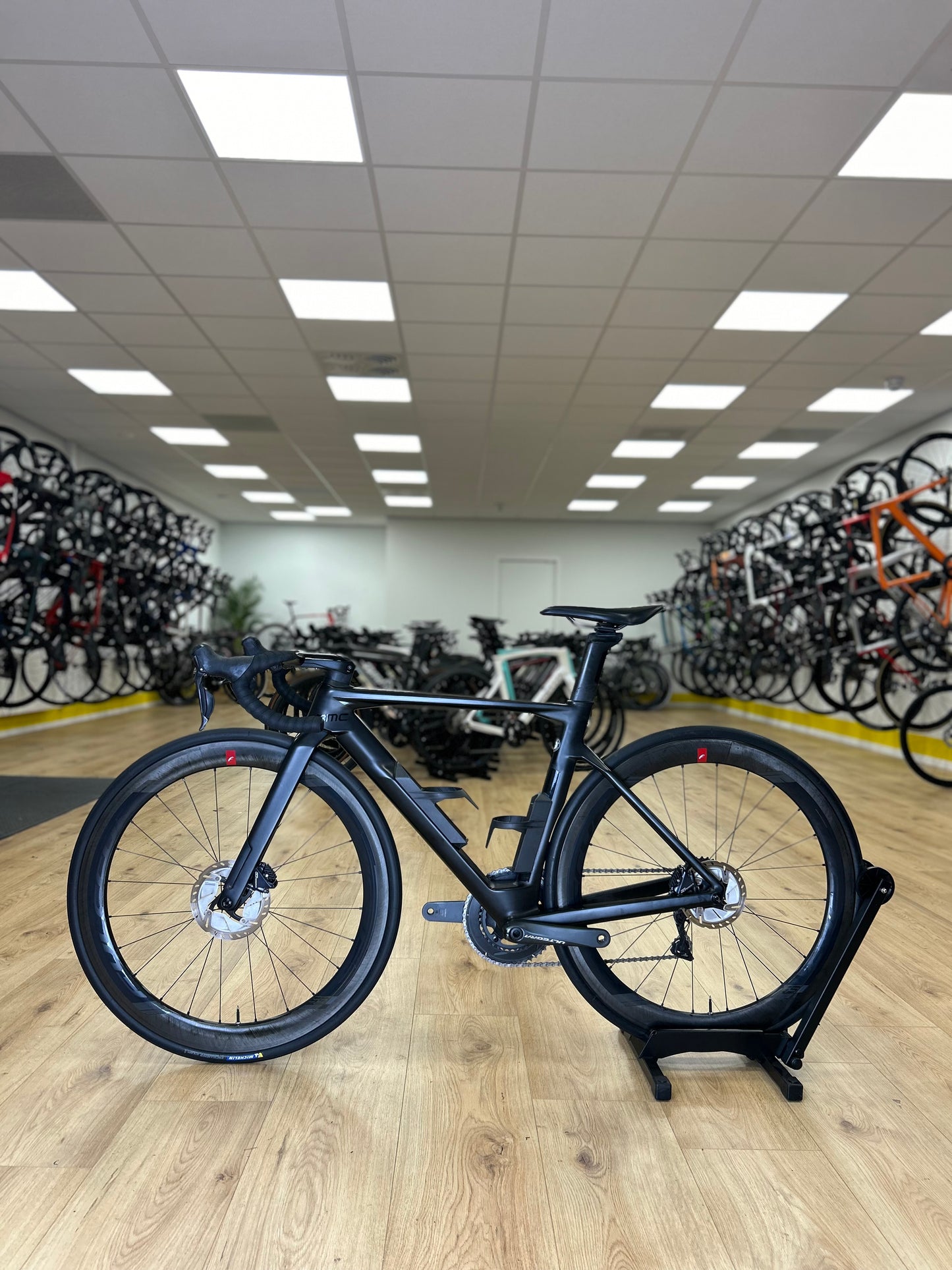 BMC TimeMachine Di2 Carbon Disc Racefiets