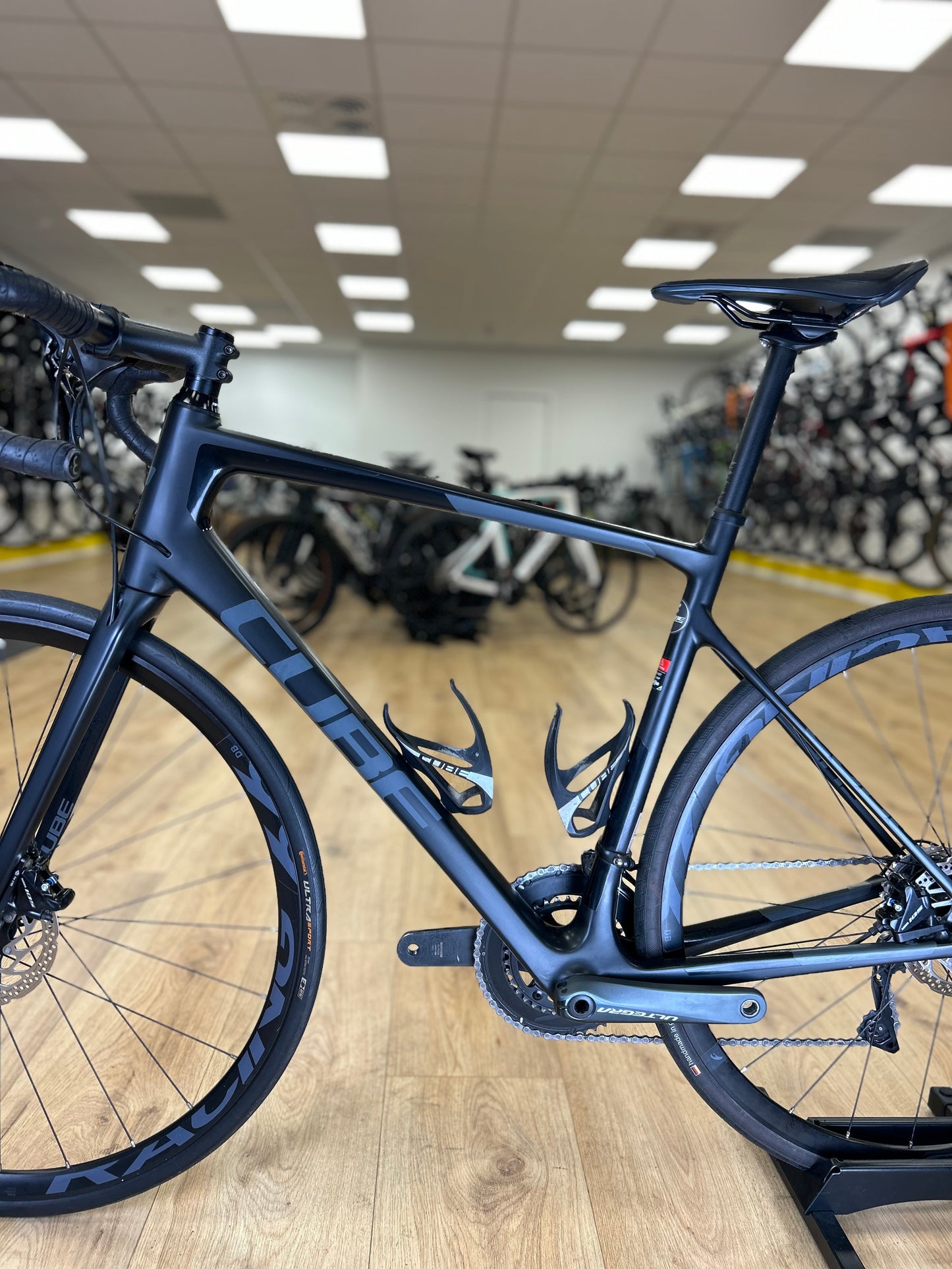 Cube Attain Carbon Disc Racefiets