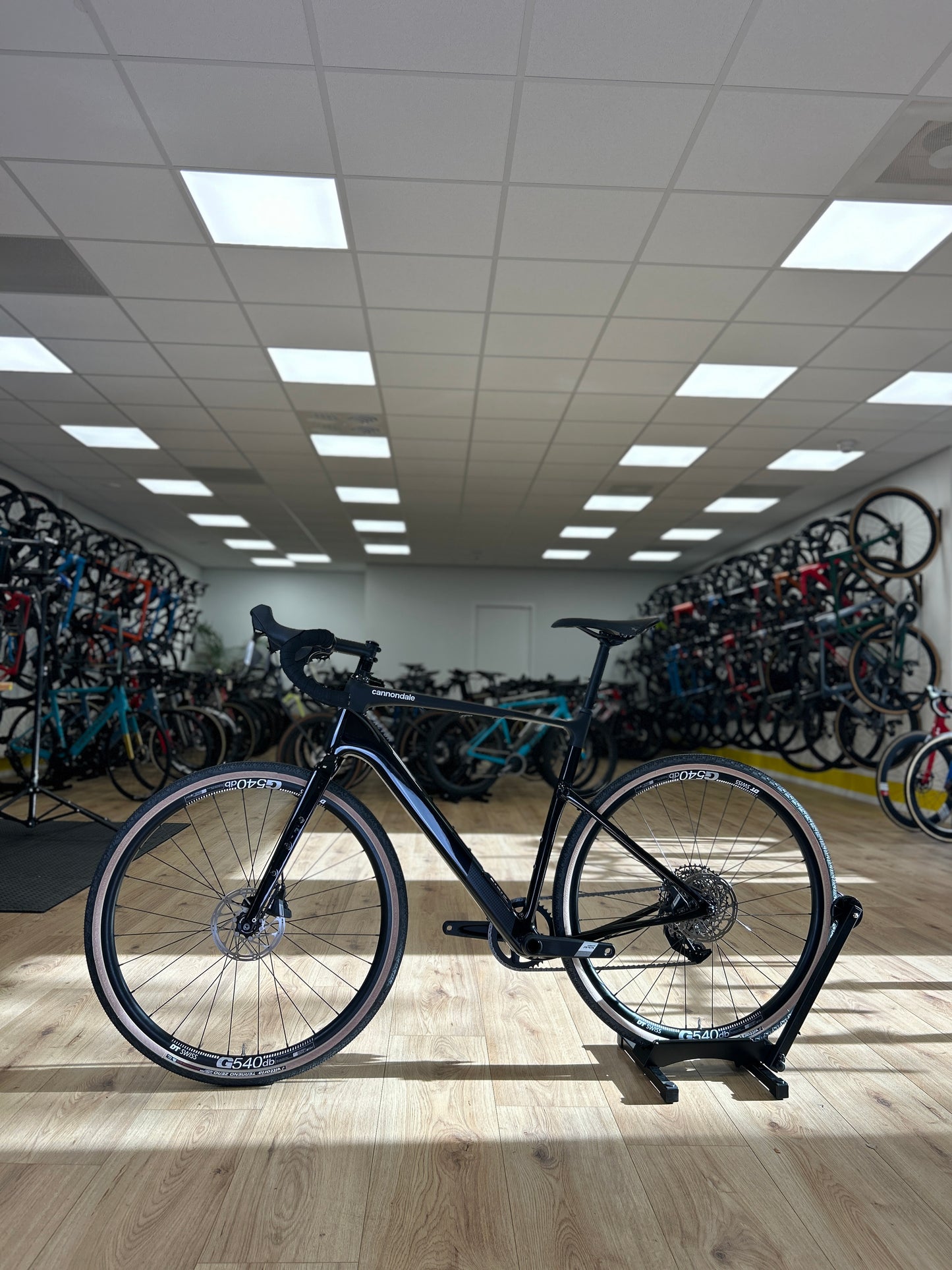 SHOWROOM MODEL Cannondale Topstone LG AXS Gravel Fiets