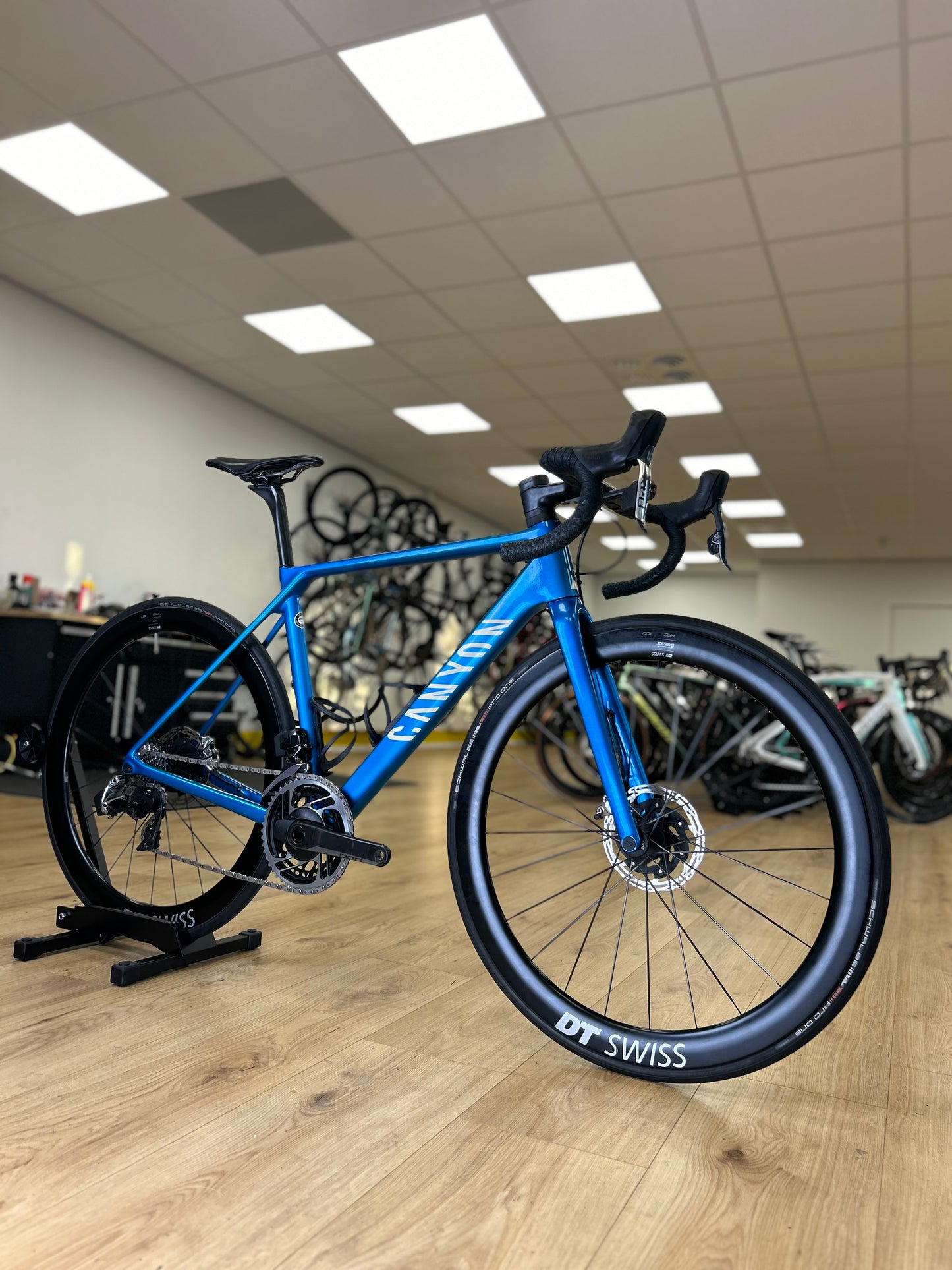 Canyon Ultimate eTap Red Carbon Disc Racefiets
