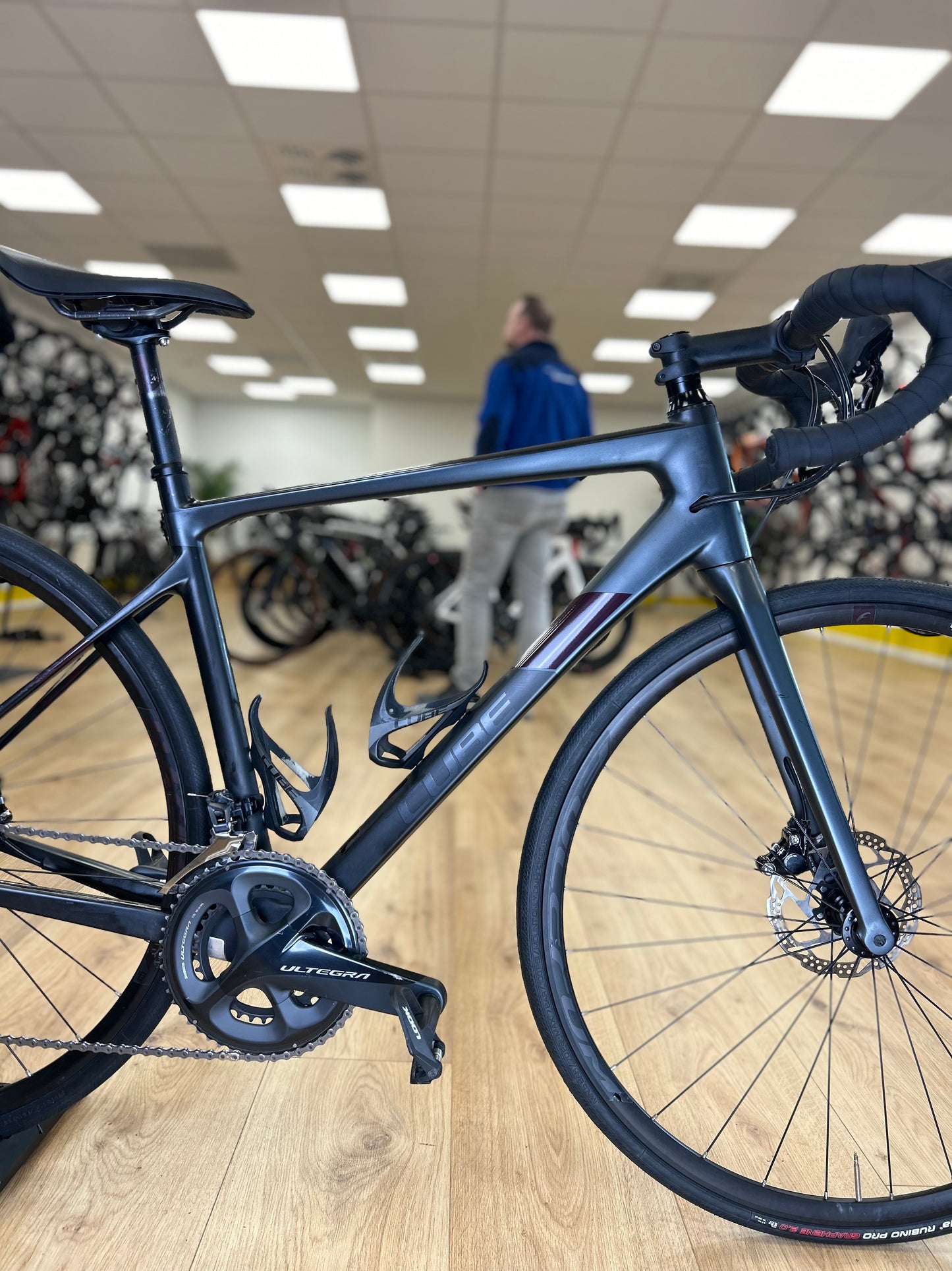 Cube Axial Carbon Disc Racefiets
