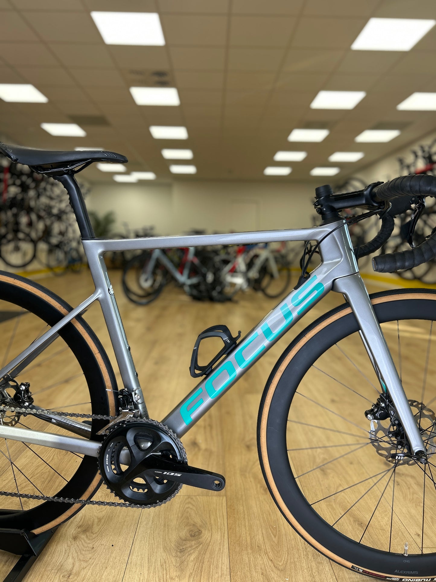 1000km Focus Izalco Max 8.7 Carbon Racefiets