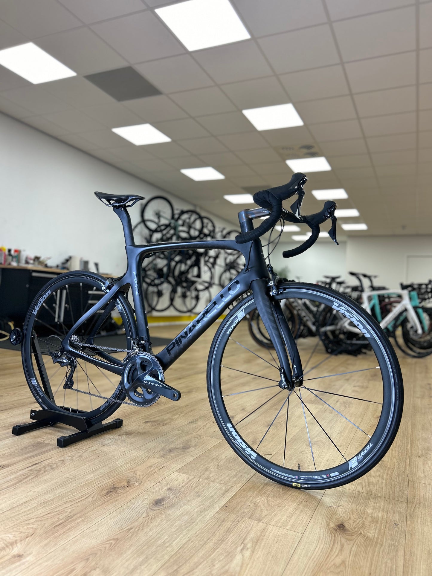500km Pinarello Prince Carbon Racefiets