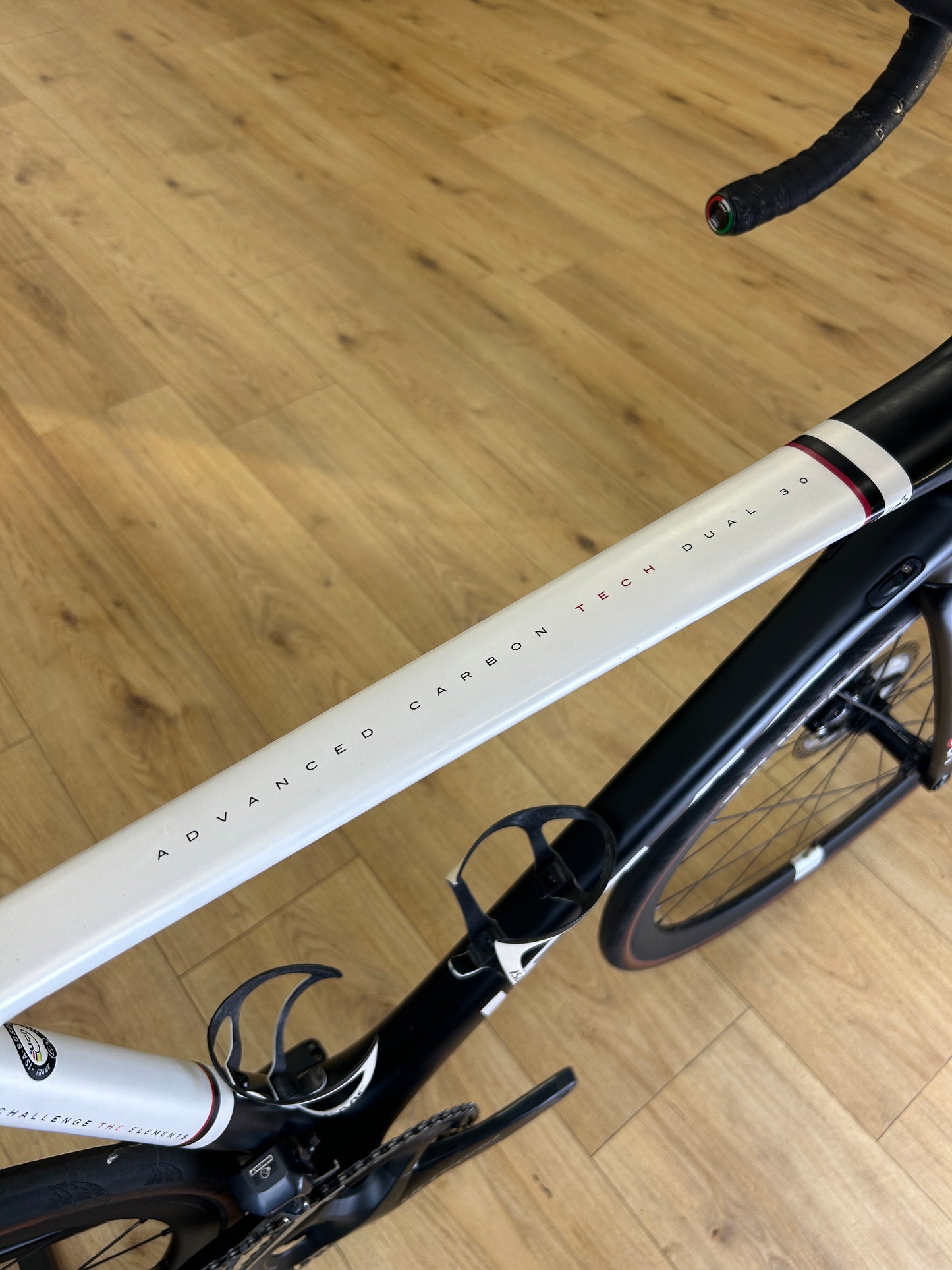 Isaac Element Di2 Carbon Racefiets