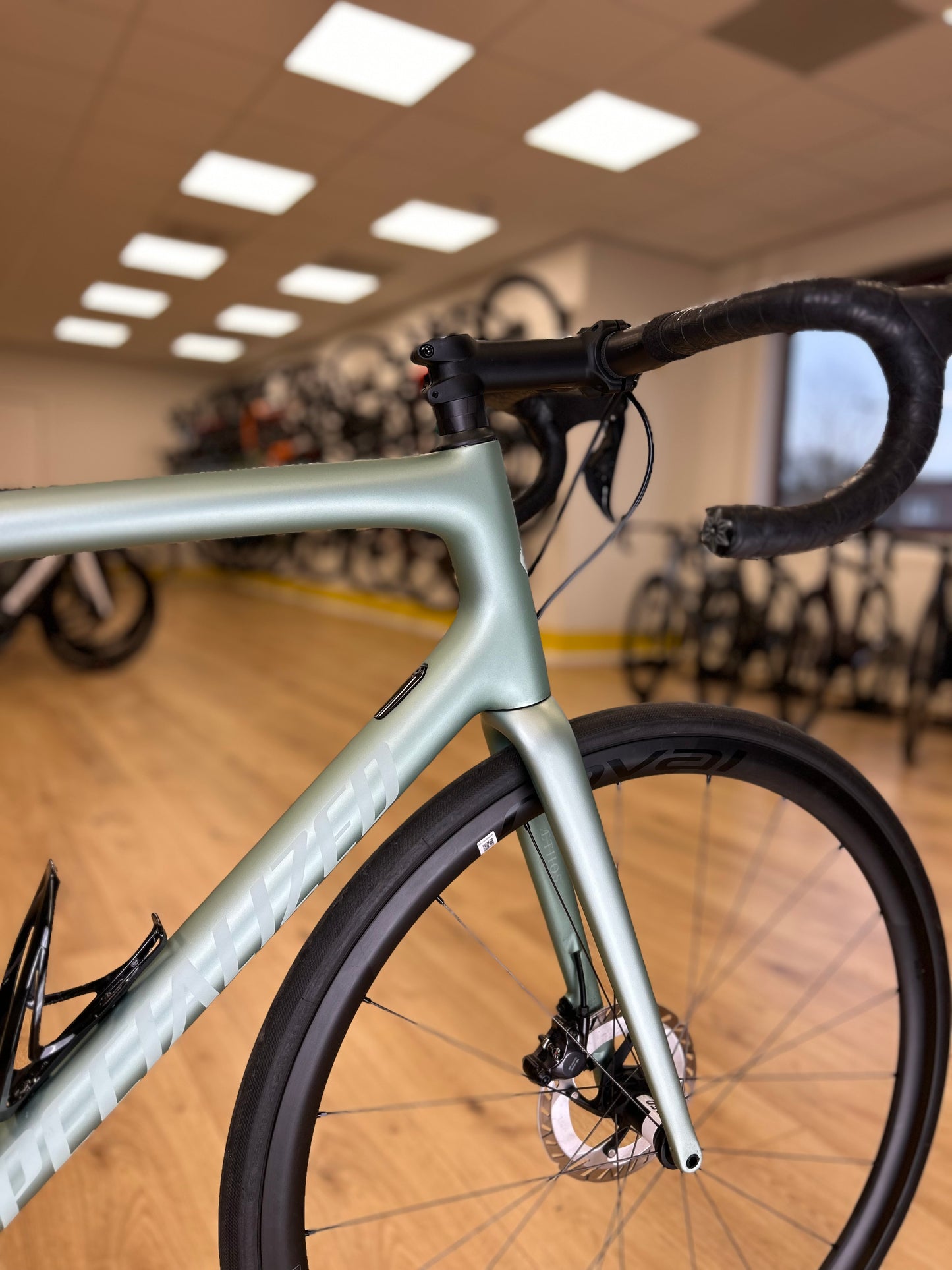 200km Specialized Aethos Pro Di2 Carbon Disc Racefiets