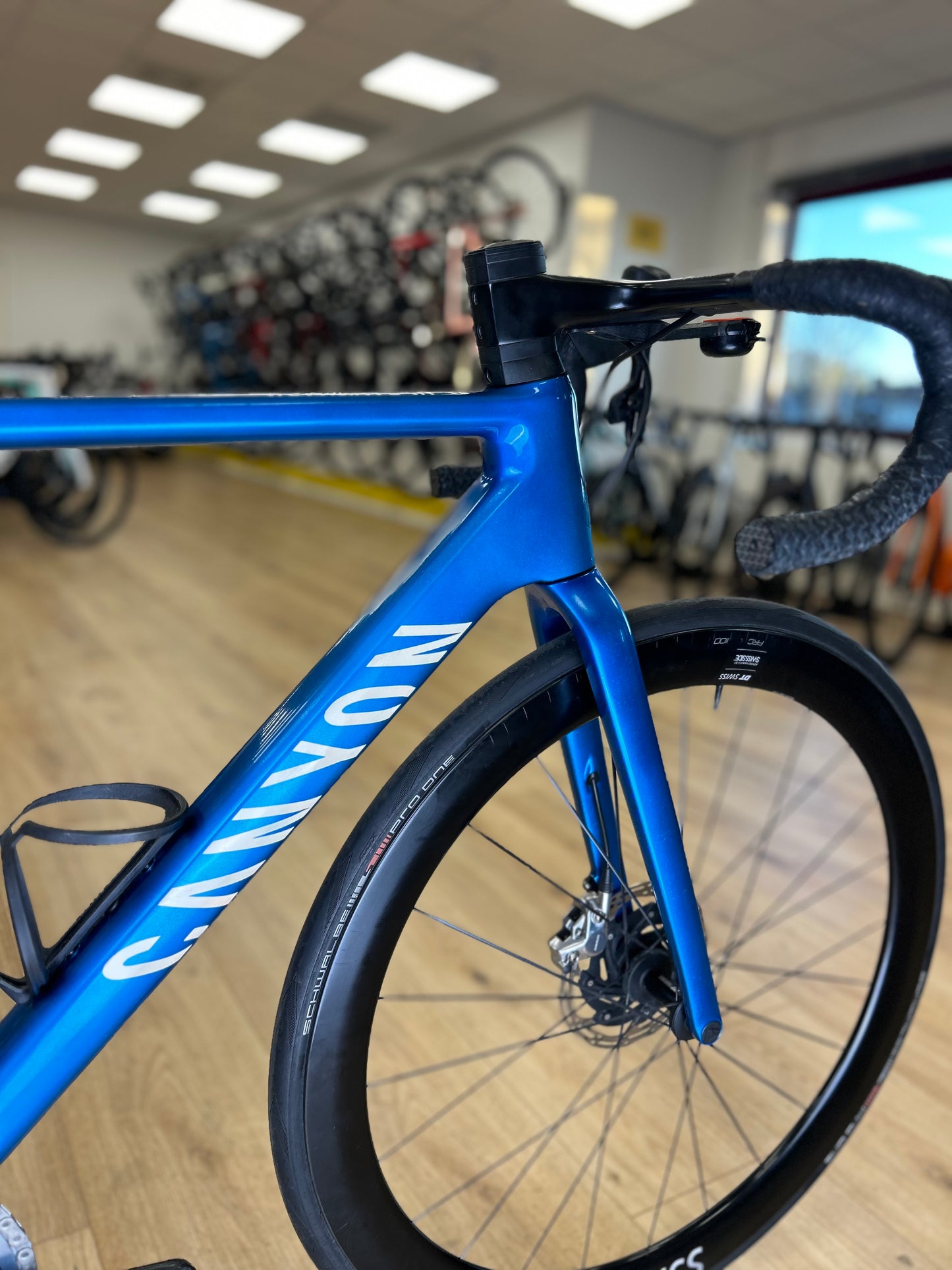 Canyon Ultimate eTap Red Carbon Disc Racefiets