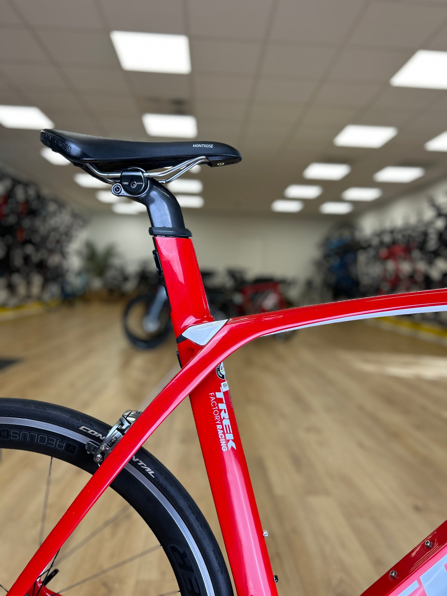Trek Madone SL6 Segafredo Carbon Racefiets
