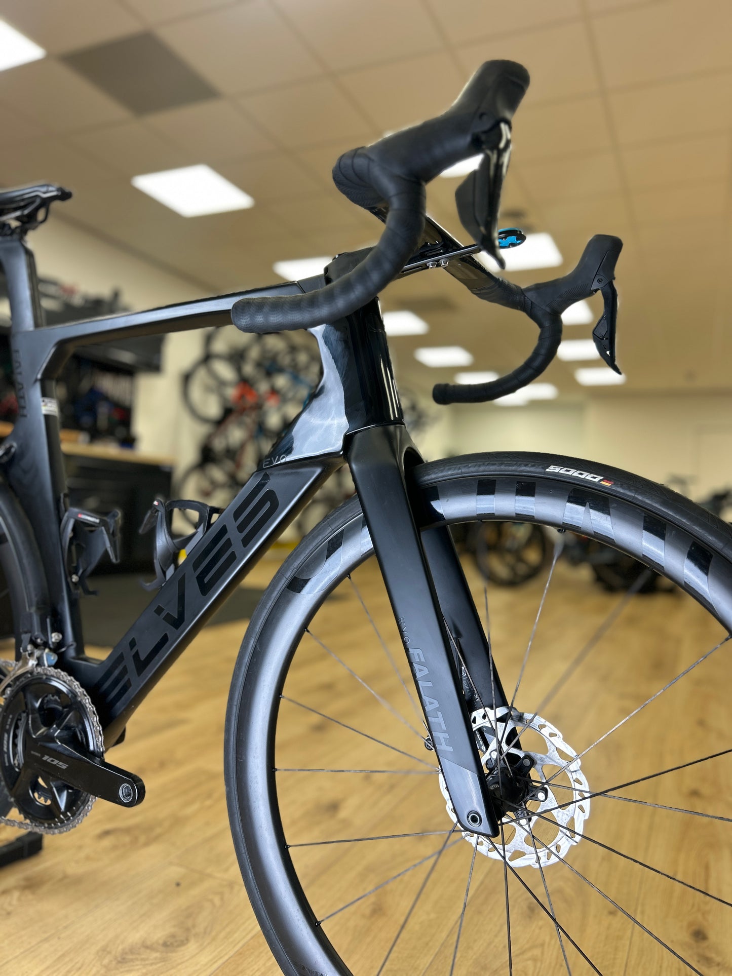 Elves Falath Pro Di2 Carbon Racefiets
