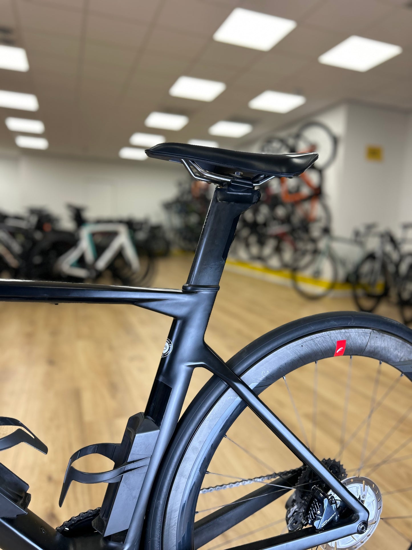 BMC TimeMachine Di2 Carbon Disc Racefiets