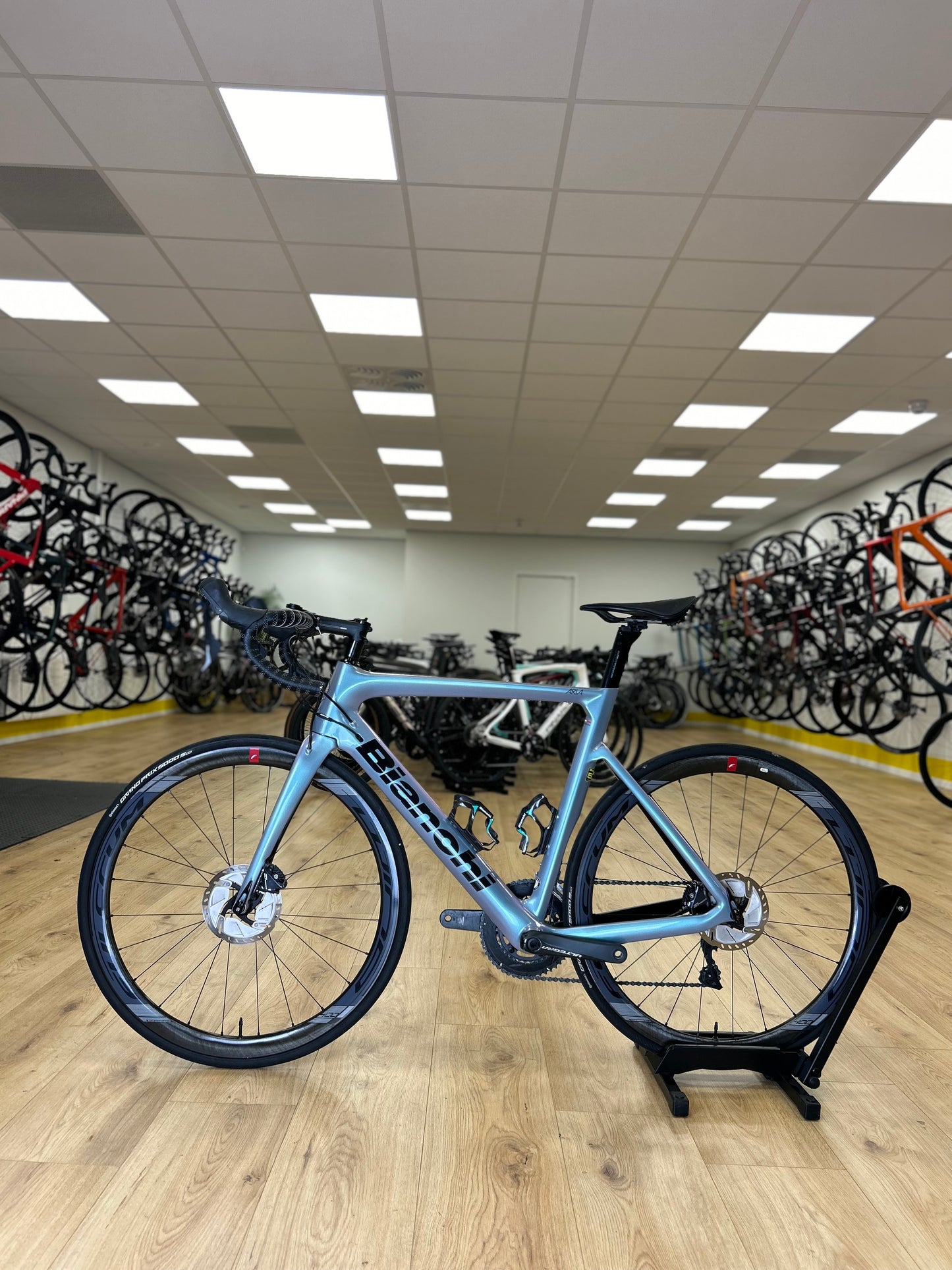 2500km Bianchi Aria Ultegra Carbon Disc Racefiets