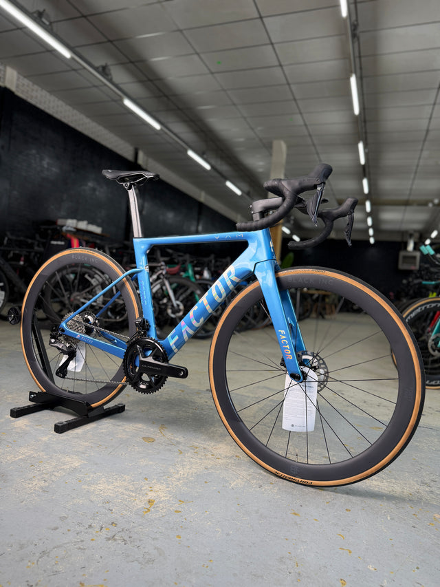 NIEUW Factor Ostro VAM Di2 Carbon Racefiets