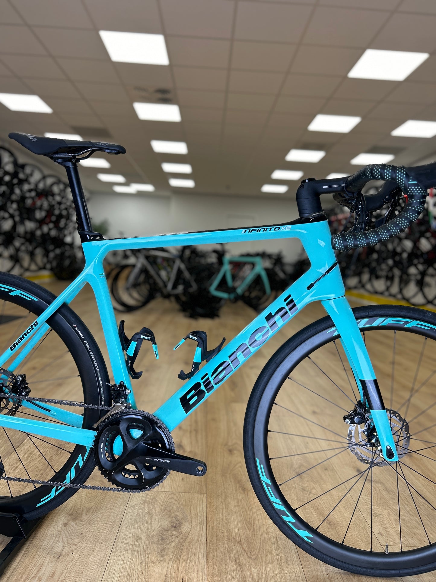 Bianchi Infinito Carbon Disc Racefiets