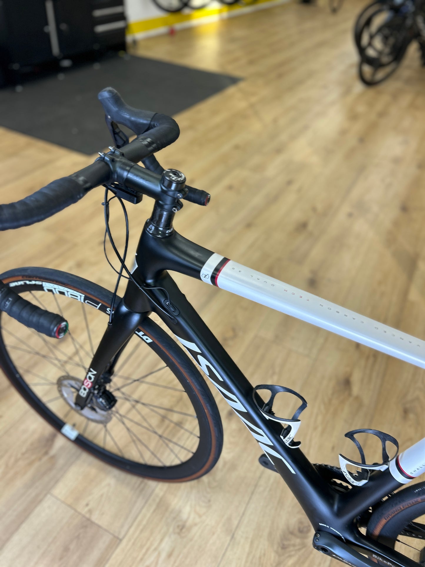 Isaac Element Di2 Carbon Racefiets