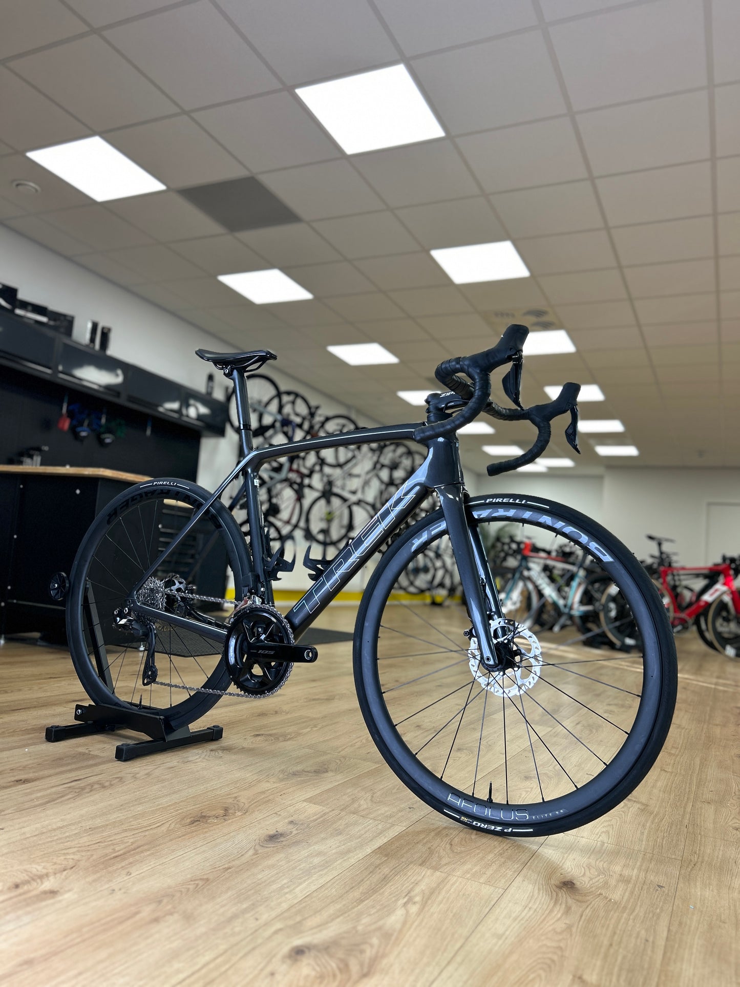 250km Trek Émonda SL6 Di2 Carbon Racefiets