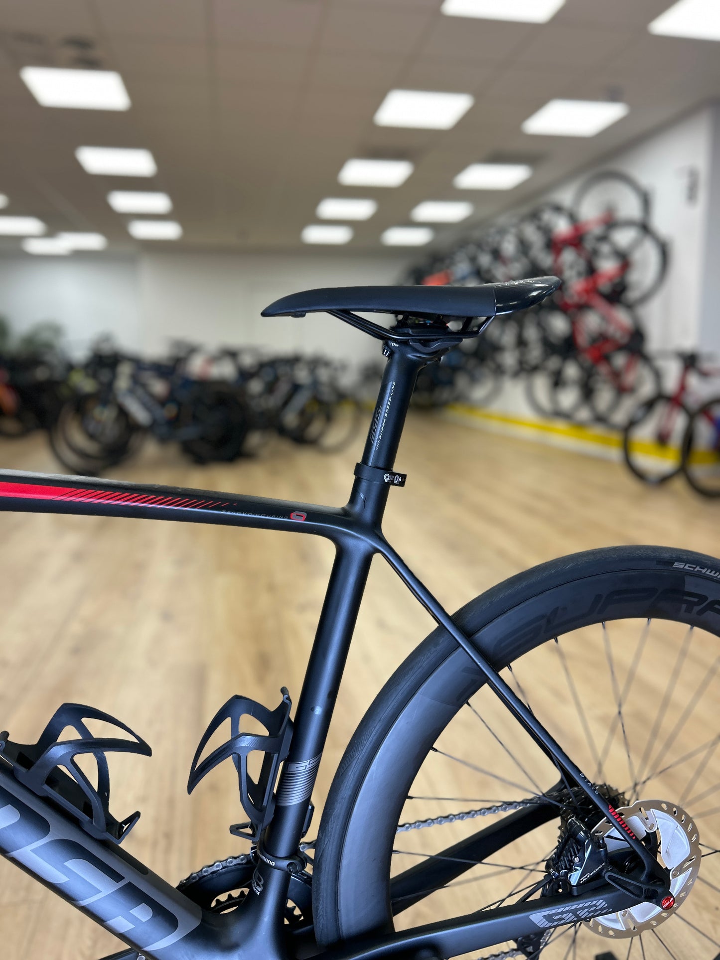 SHOWROOM MODEL Sensa Guilia G2 Di2 Carbon Racefiets