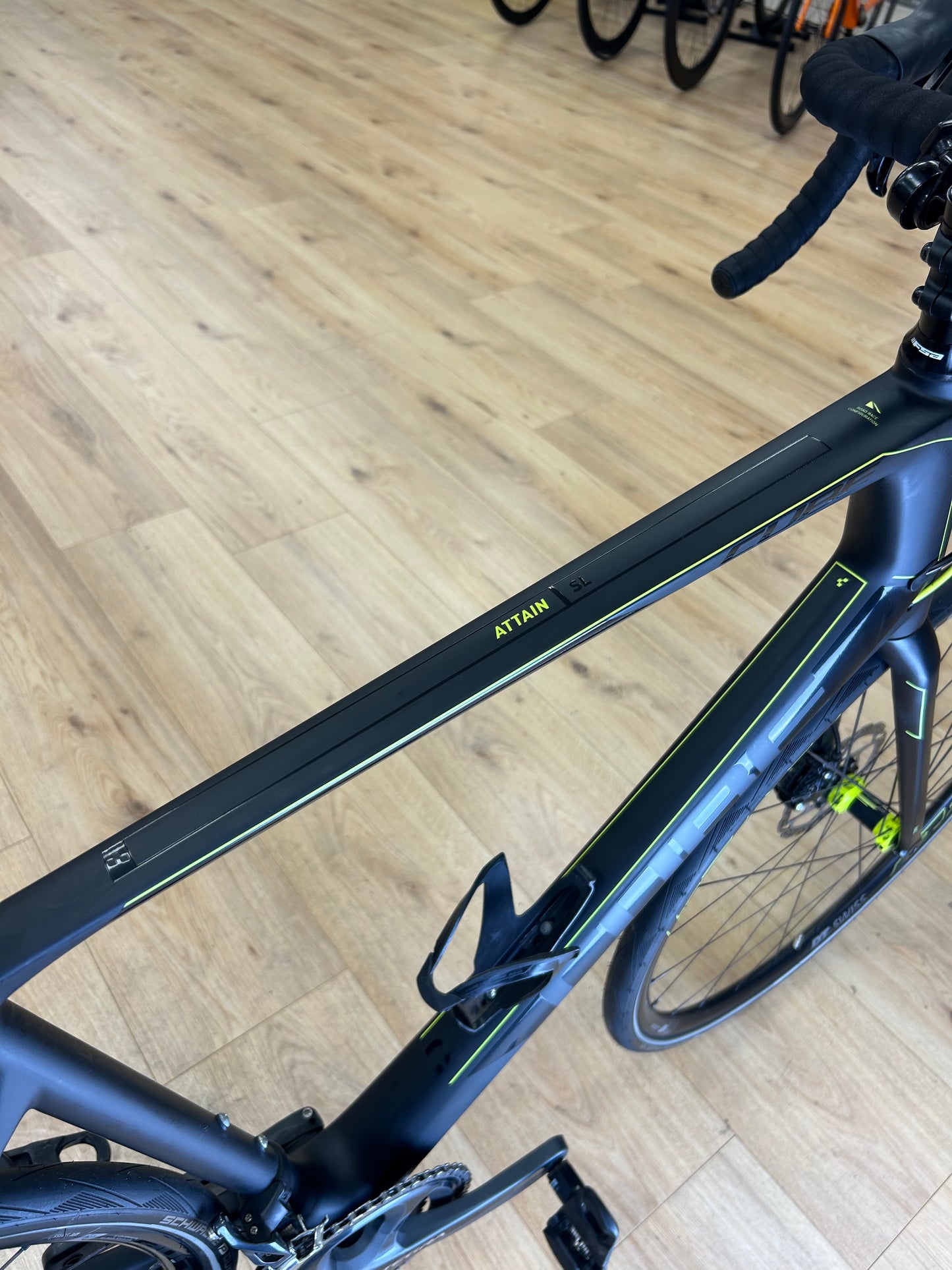 Cube Attain Carbon Disc Racefiets