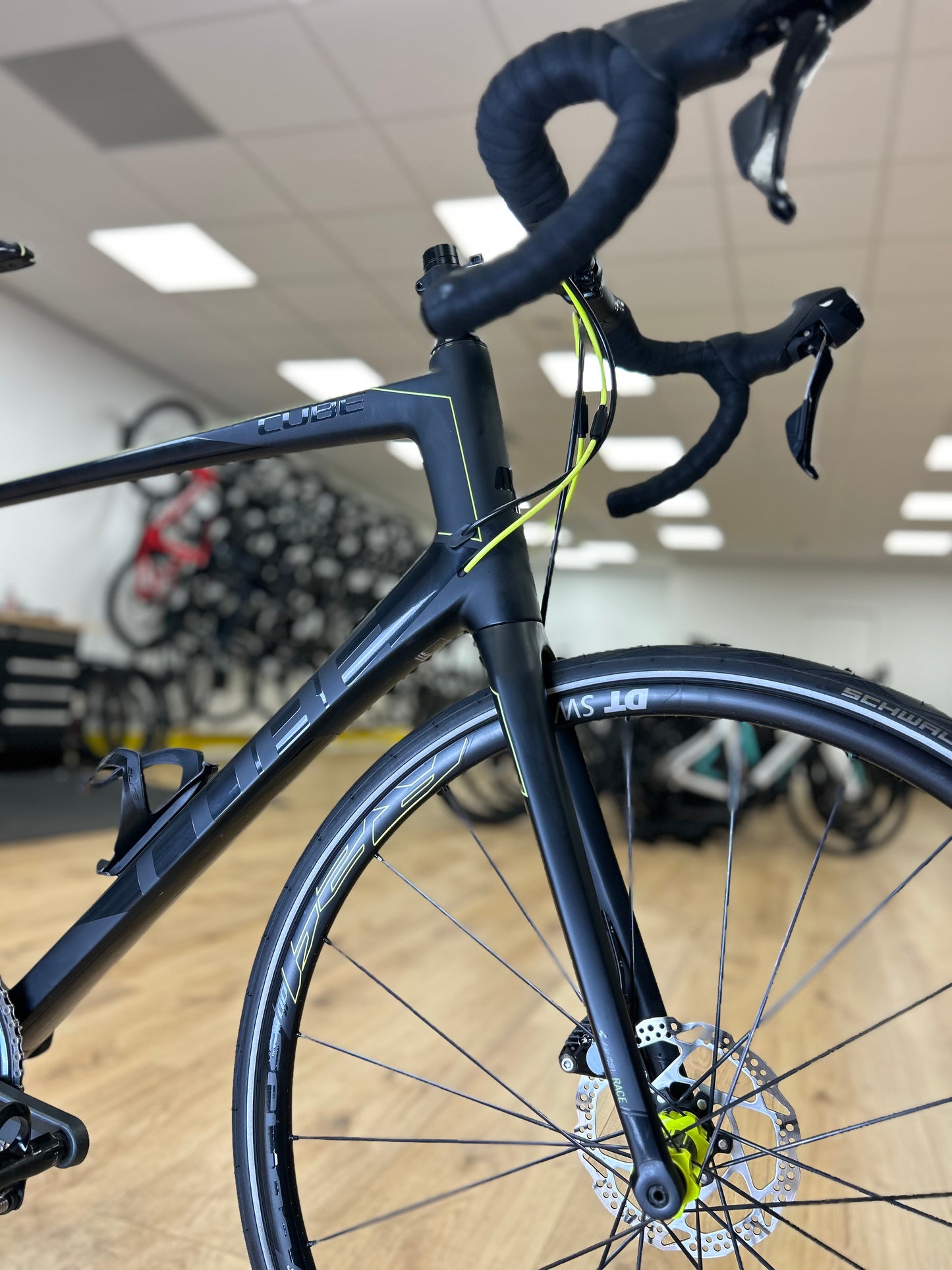 Cube Attain Carbon Disc Racefiets