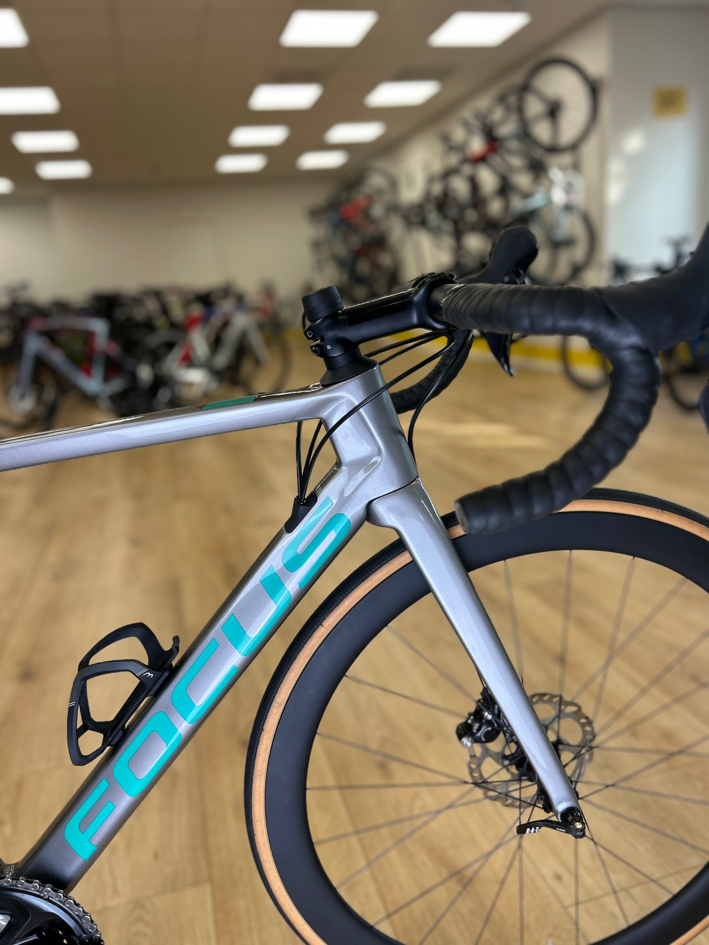1000km Focus Izalco Max 8.7 Carbon Racefiets