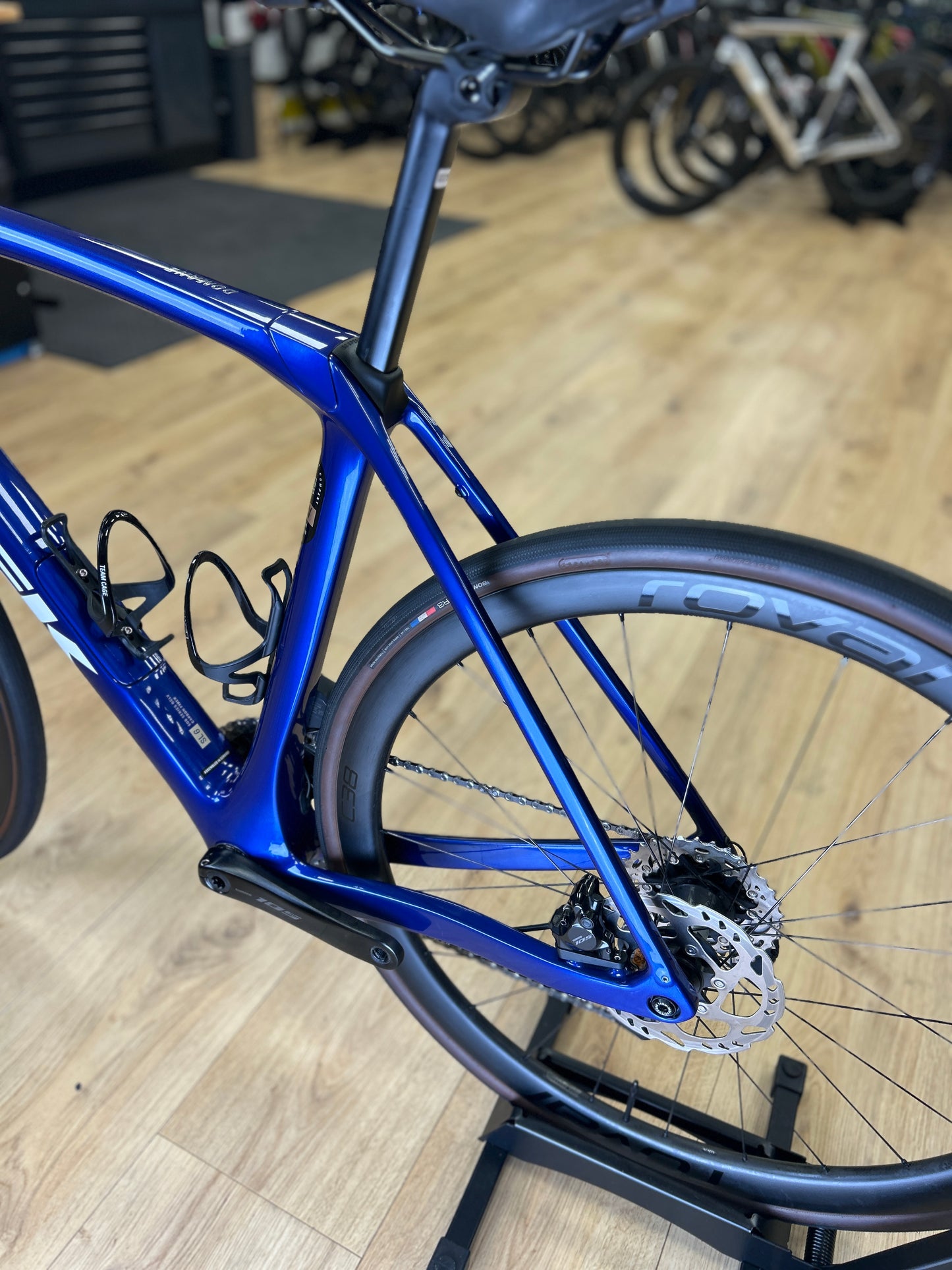 Trek Domane SL6 Disc Di2 Carbon Road Bike