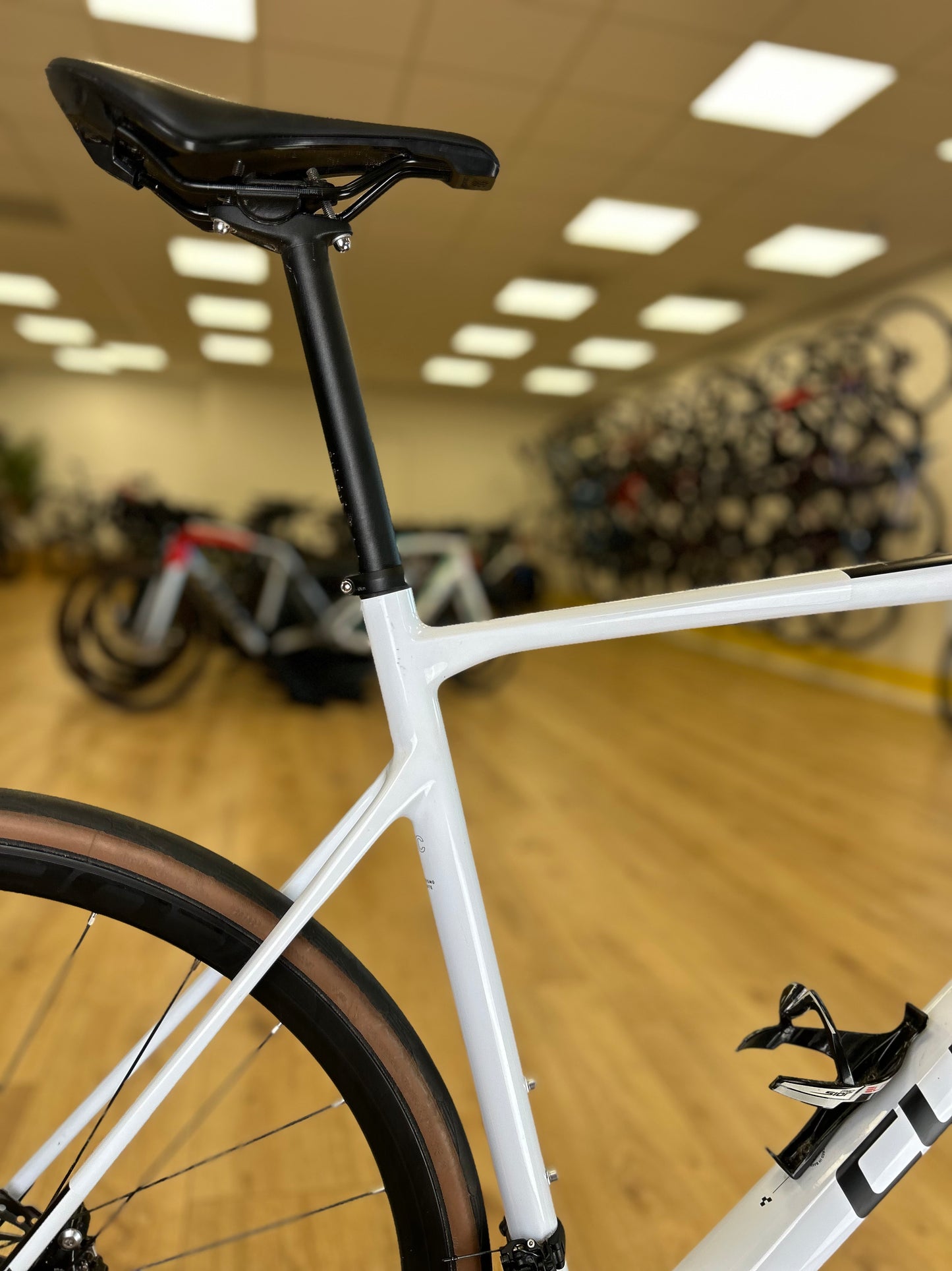 Cube Attain Carbon Disc Racefiets
