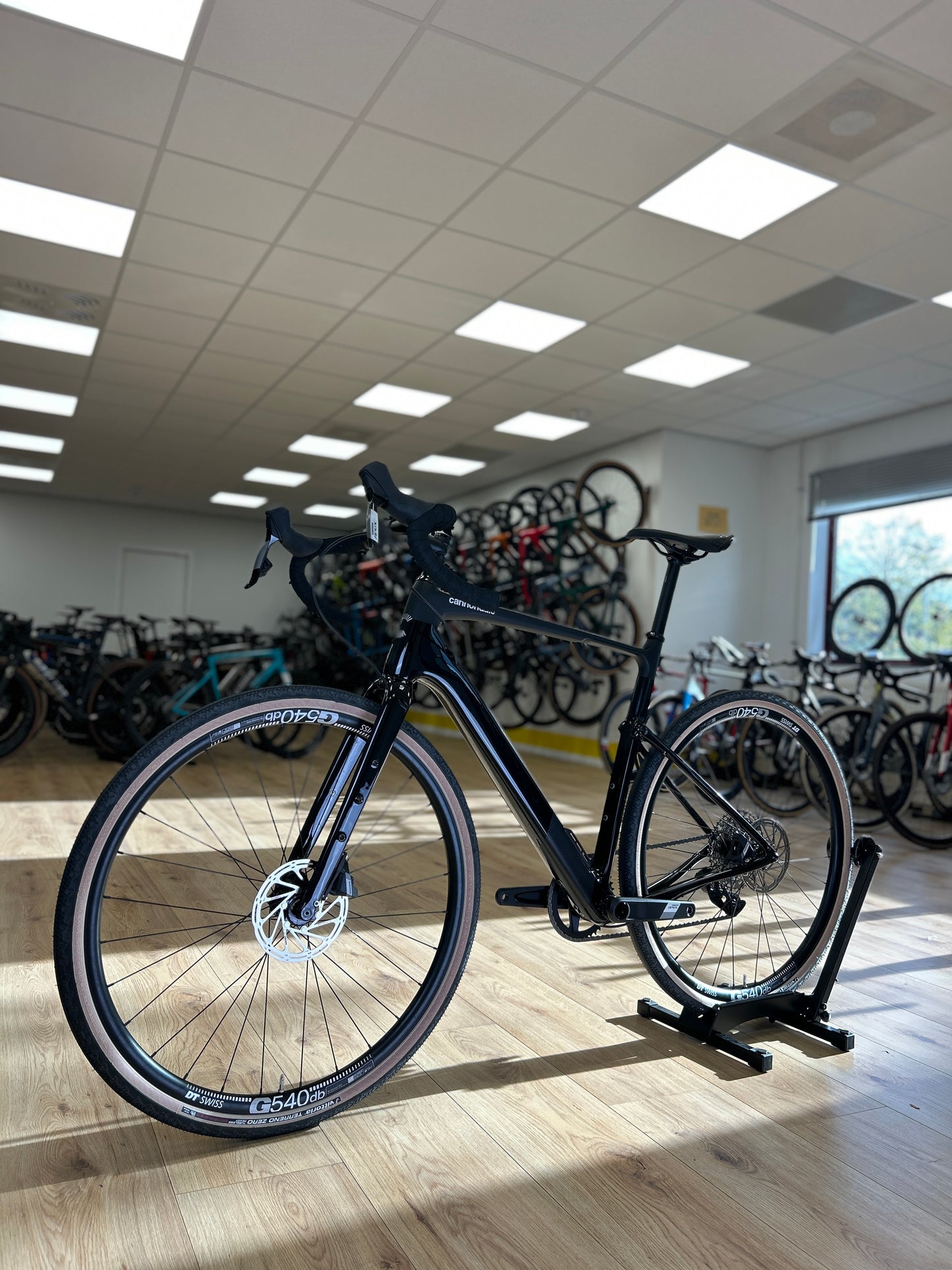 SHOWROOM MODEL Cannondale Topstone LG AXS Gravel Fiets