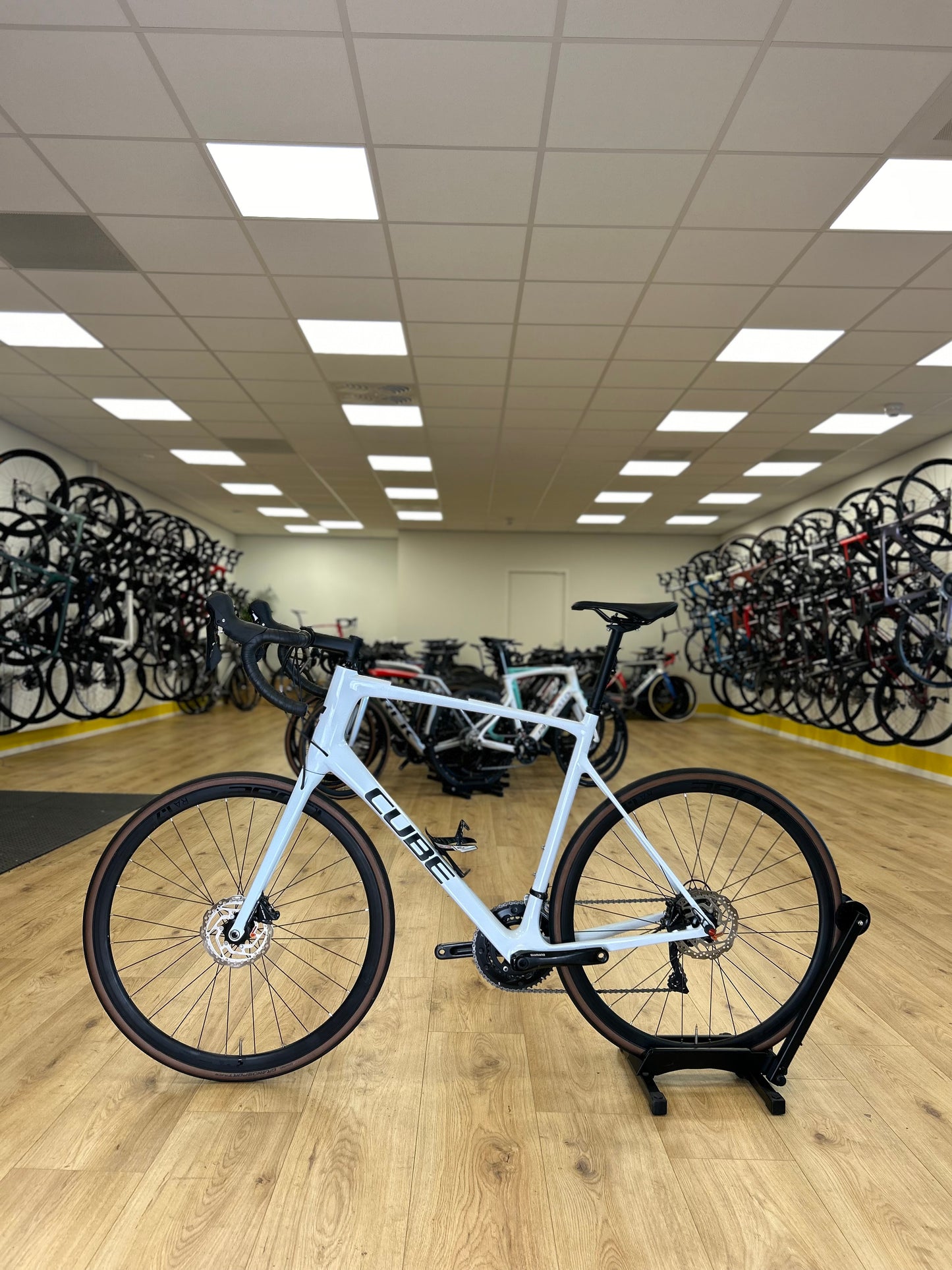 Cube Attain Carbon Disc Racefiets