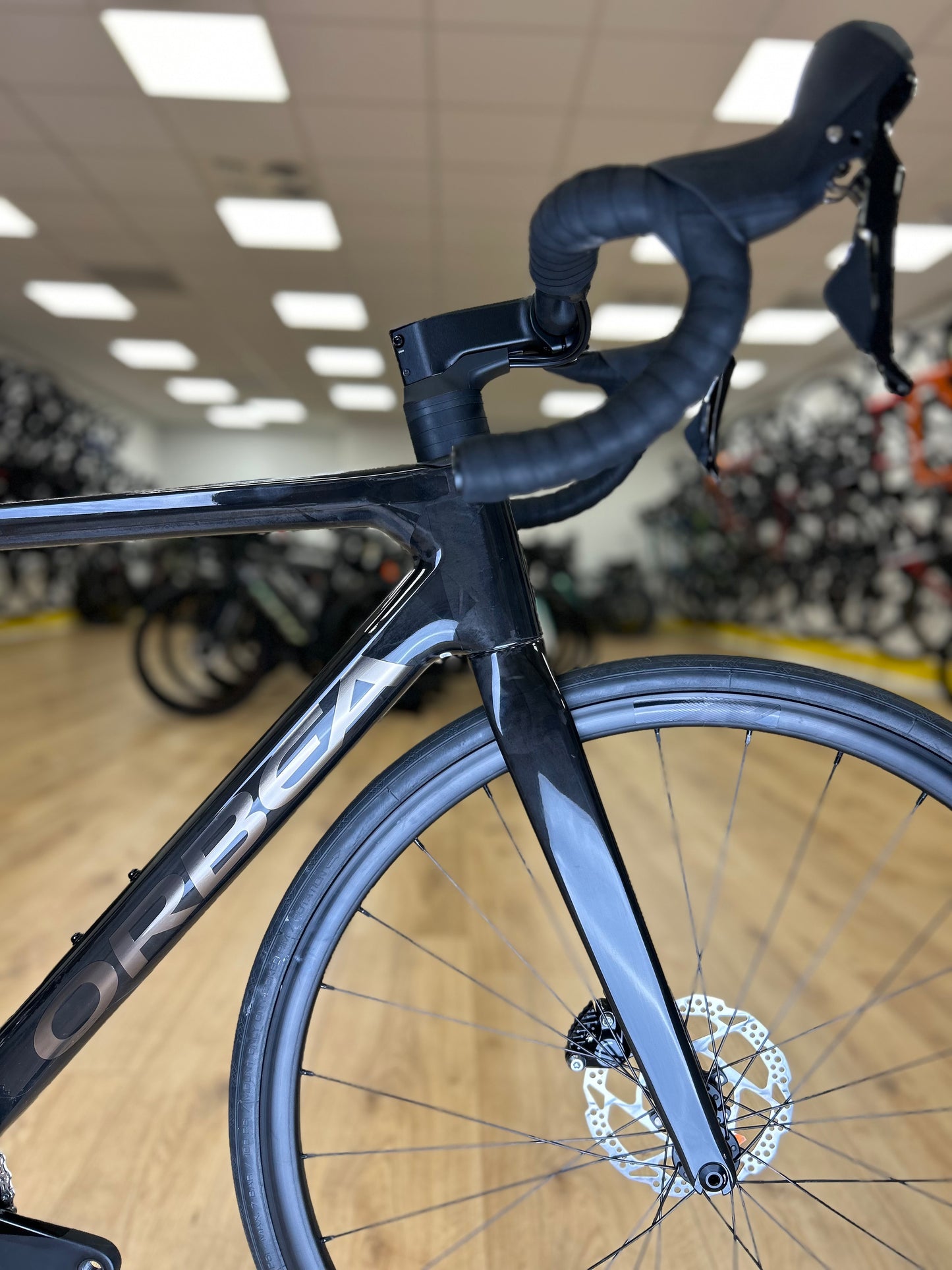 SHOWROOM MODEL Orbea Orca M30 Carbon Disc Racefiets