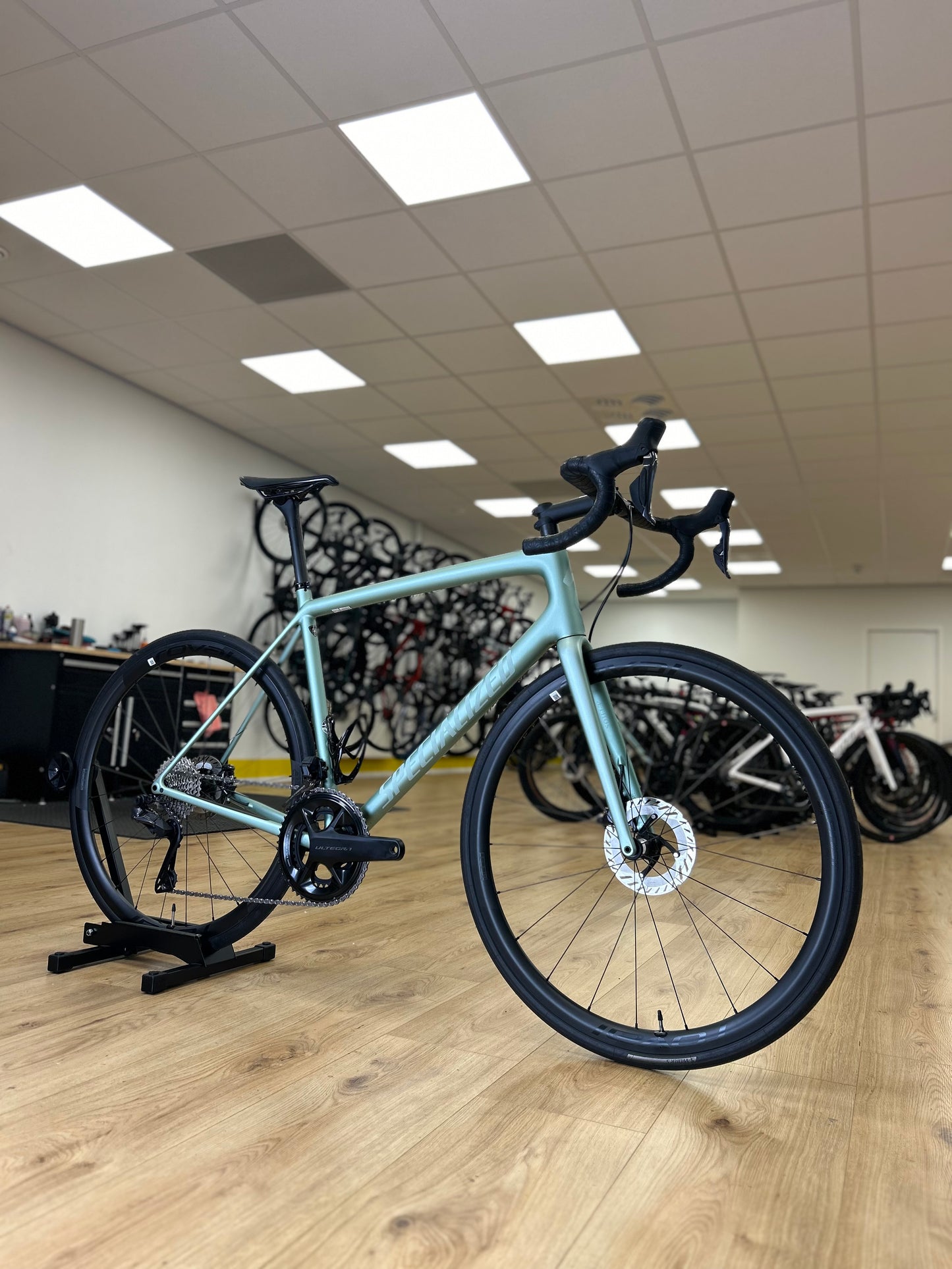 200km Specialized Aethos Pro Di2 Carbon Disc Racefiets
